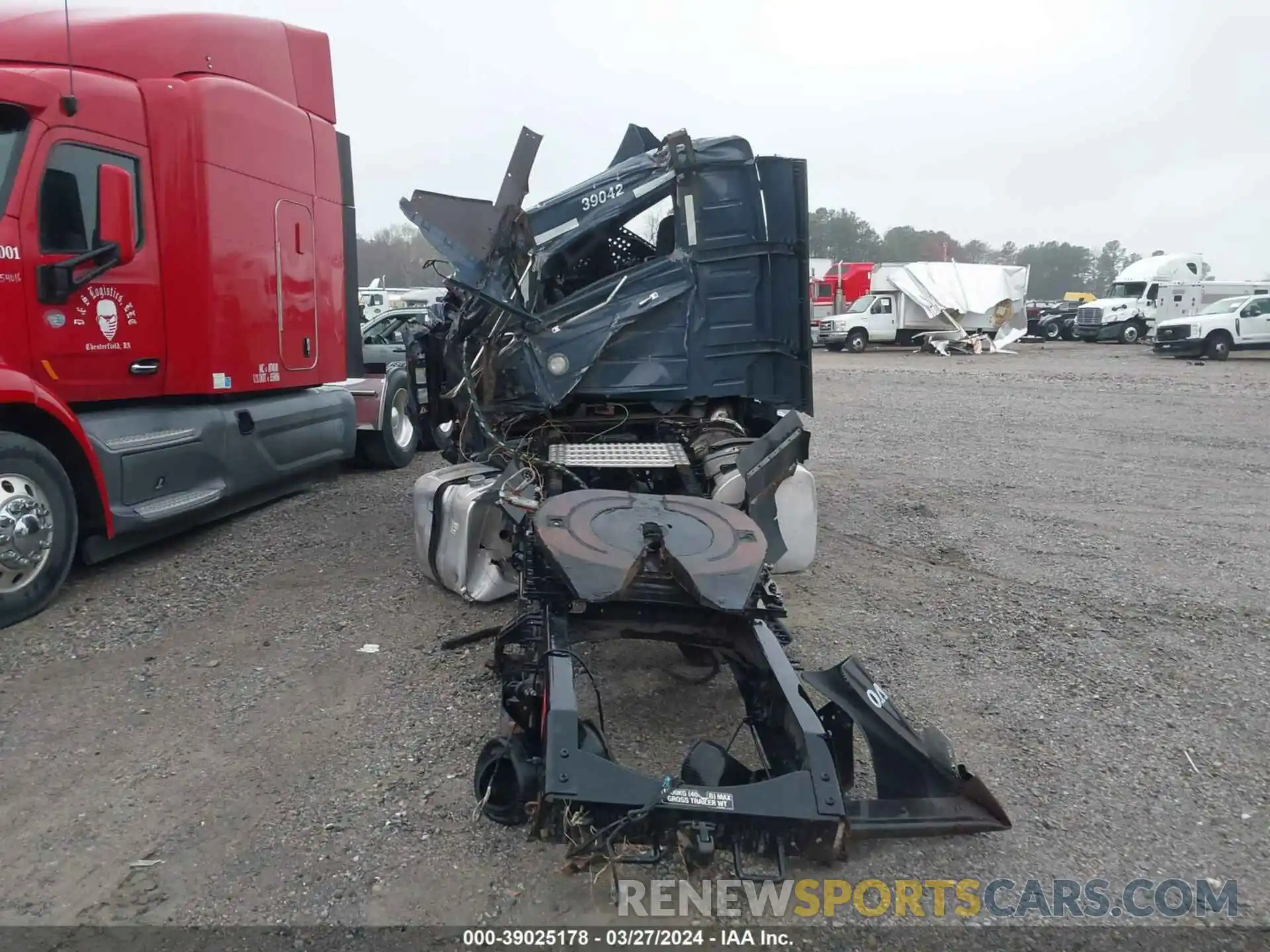 14 Photograph of a damaged car 4V4WC9EGXLN257304 VOLVO VNR 2020