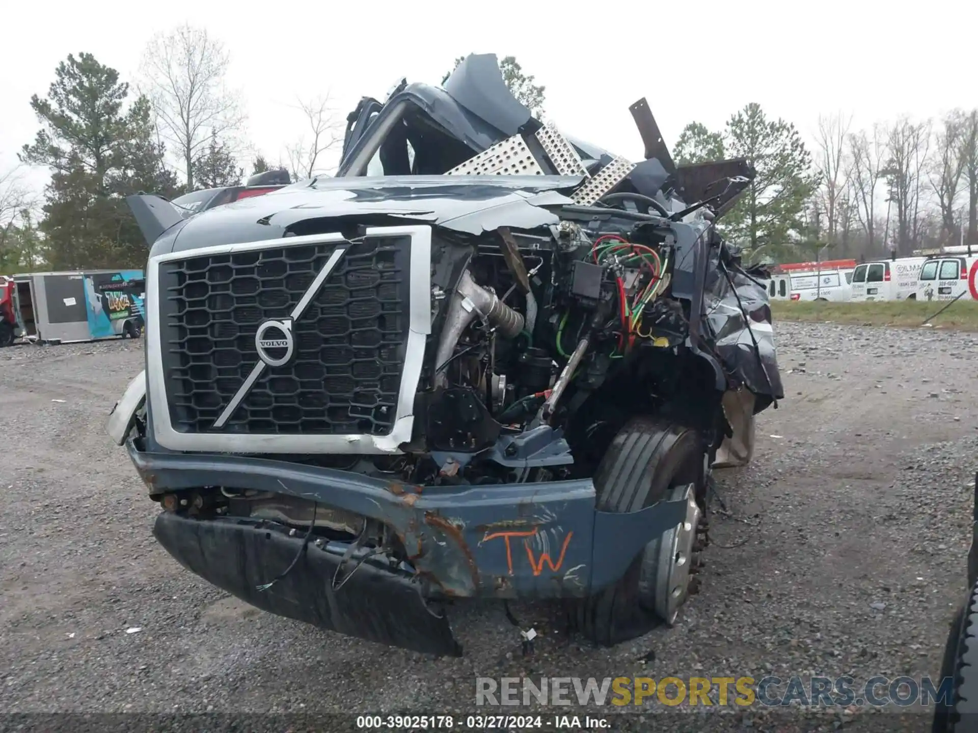 2 Photograph of a damaged car 4V4WC9EGXLN257304 VOLVO VNR 2020