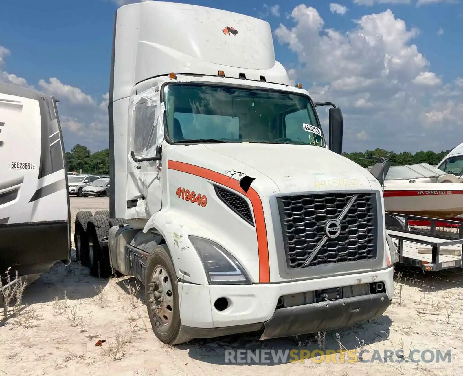 1 Photograph of a damaged car 4V4WC9EH5LN225191 VOLVO VNR 2020