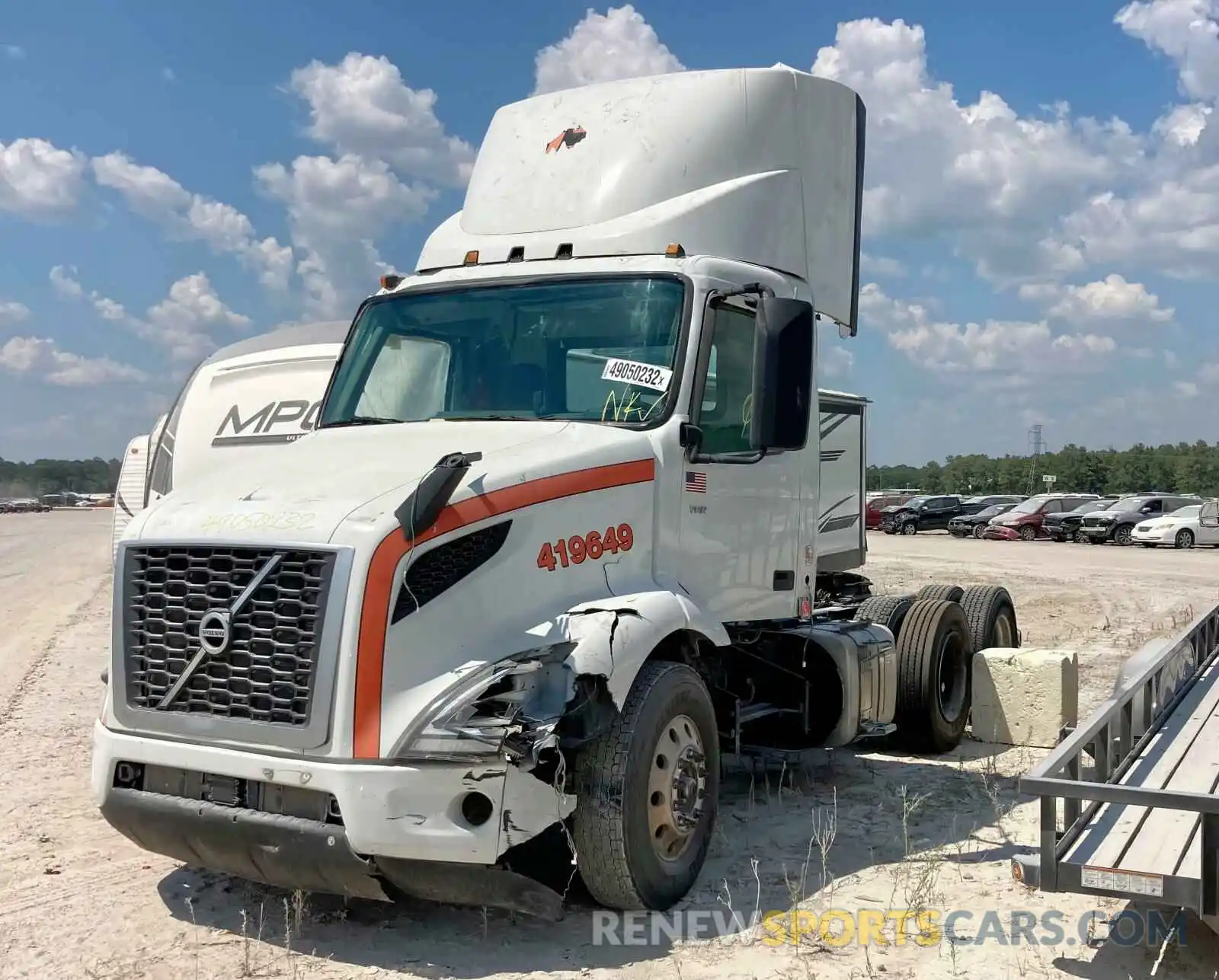 2 Photograph of a damaged car 4V4WC9EH5LN225191 VOLVO VNR 2020