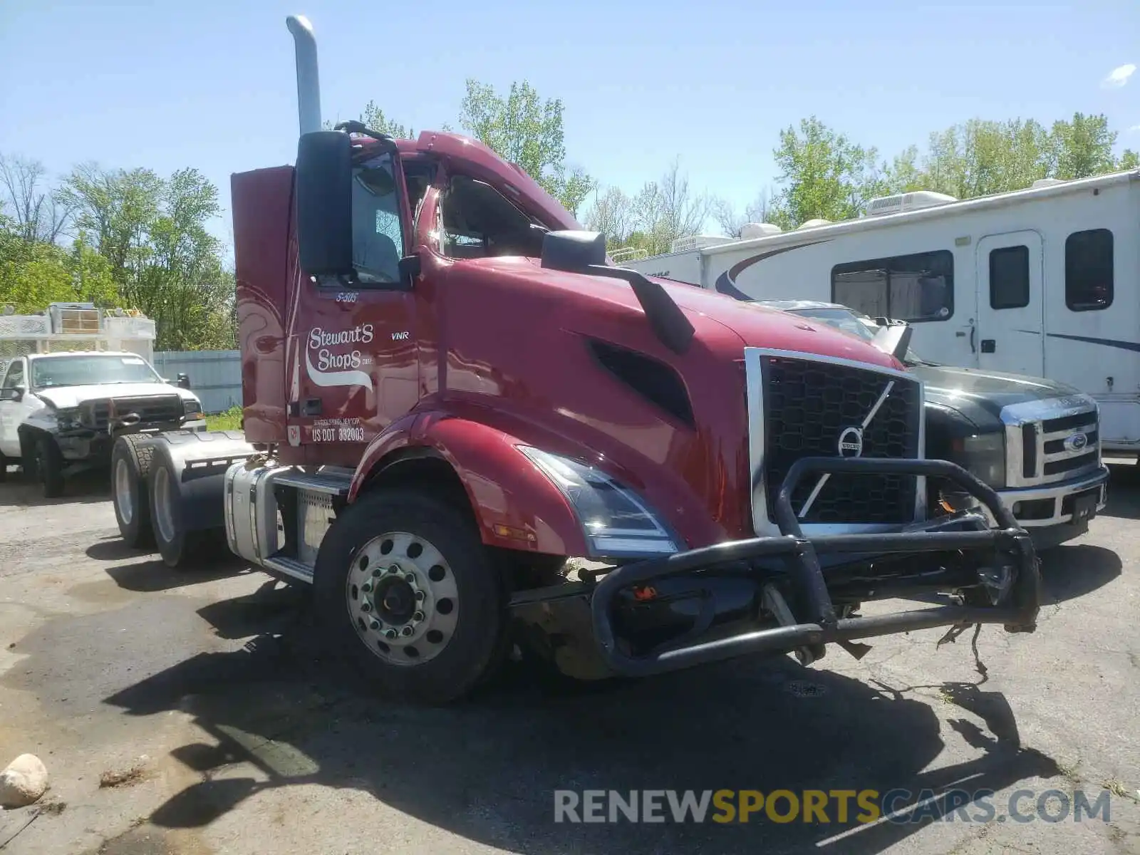 1 Photograph of a damaged car 4V4WC9EJ2MN270271 VOLVO VNR 2020