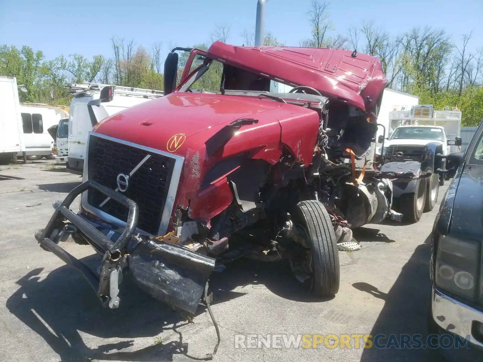 2 Photograph of a damaged car 4V4WC9EJ2MN270271 VOLVO VNR 2020