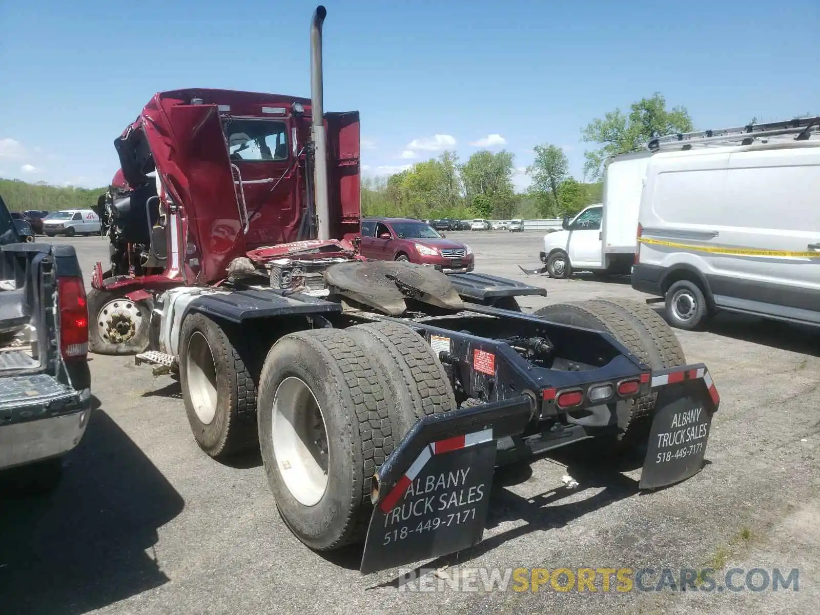 3 Photograph of a damaged car 4V4WC9EJ2MN270271 VOLVO VNR 2020