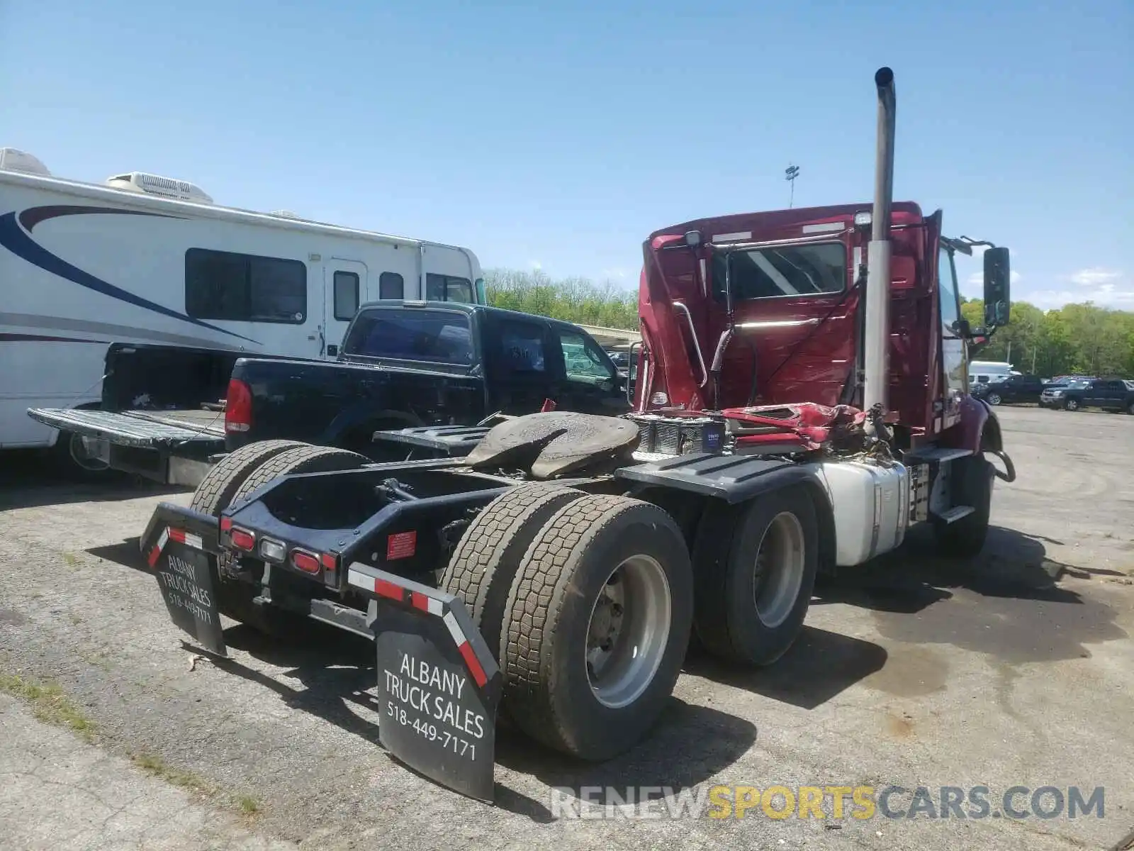 4 Photograph of a damaged car 4V4WC9EJ2MN270271 VOLVO VNR 2020