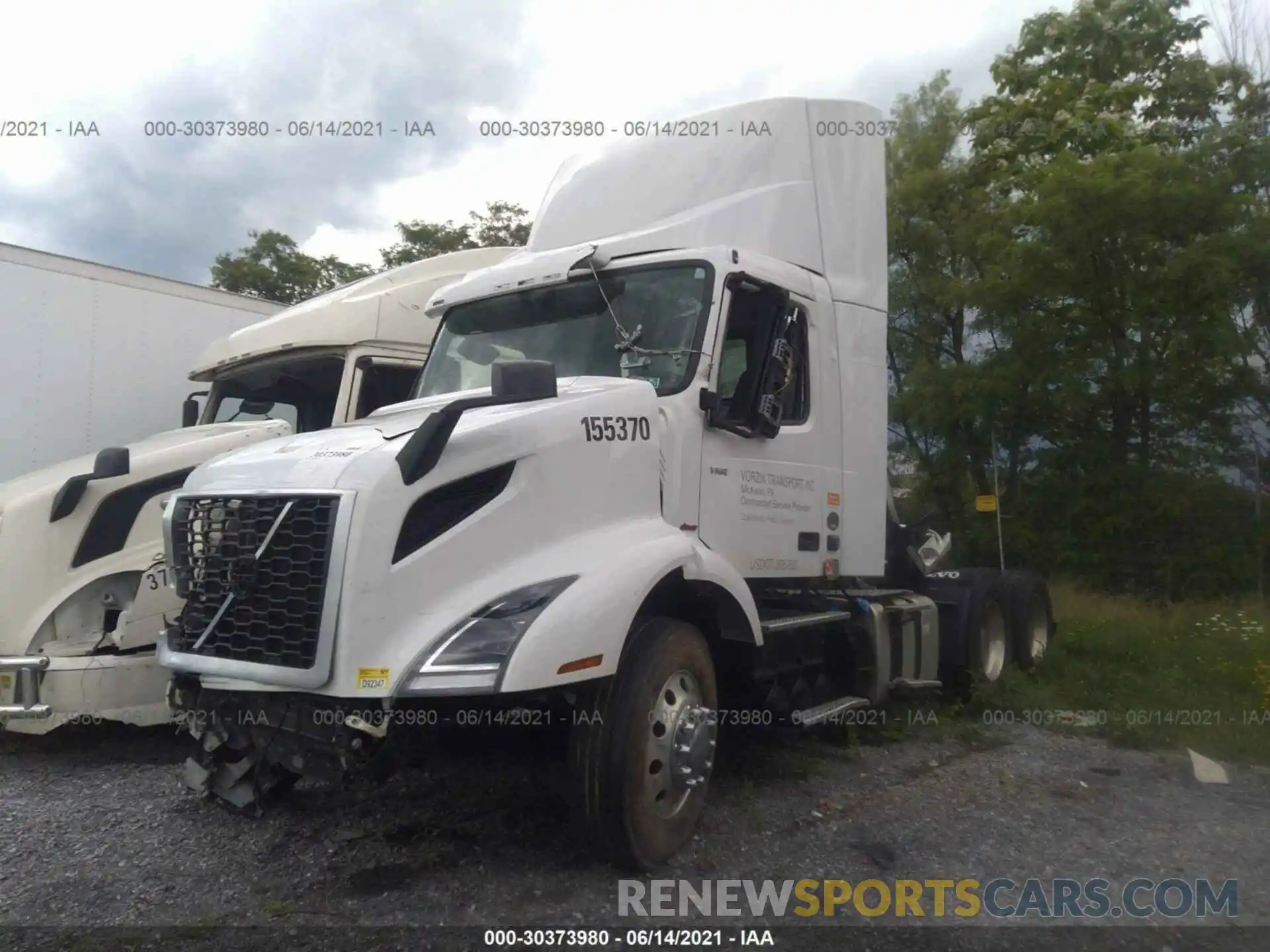 2 Photograph of a damaged car 4V4WC9EG5MN273282 VOLVO VNR 2021