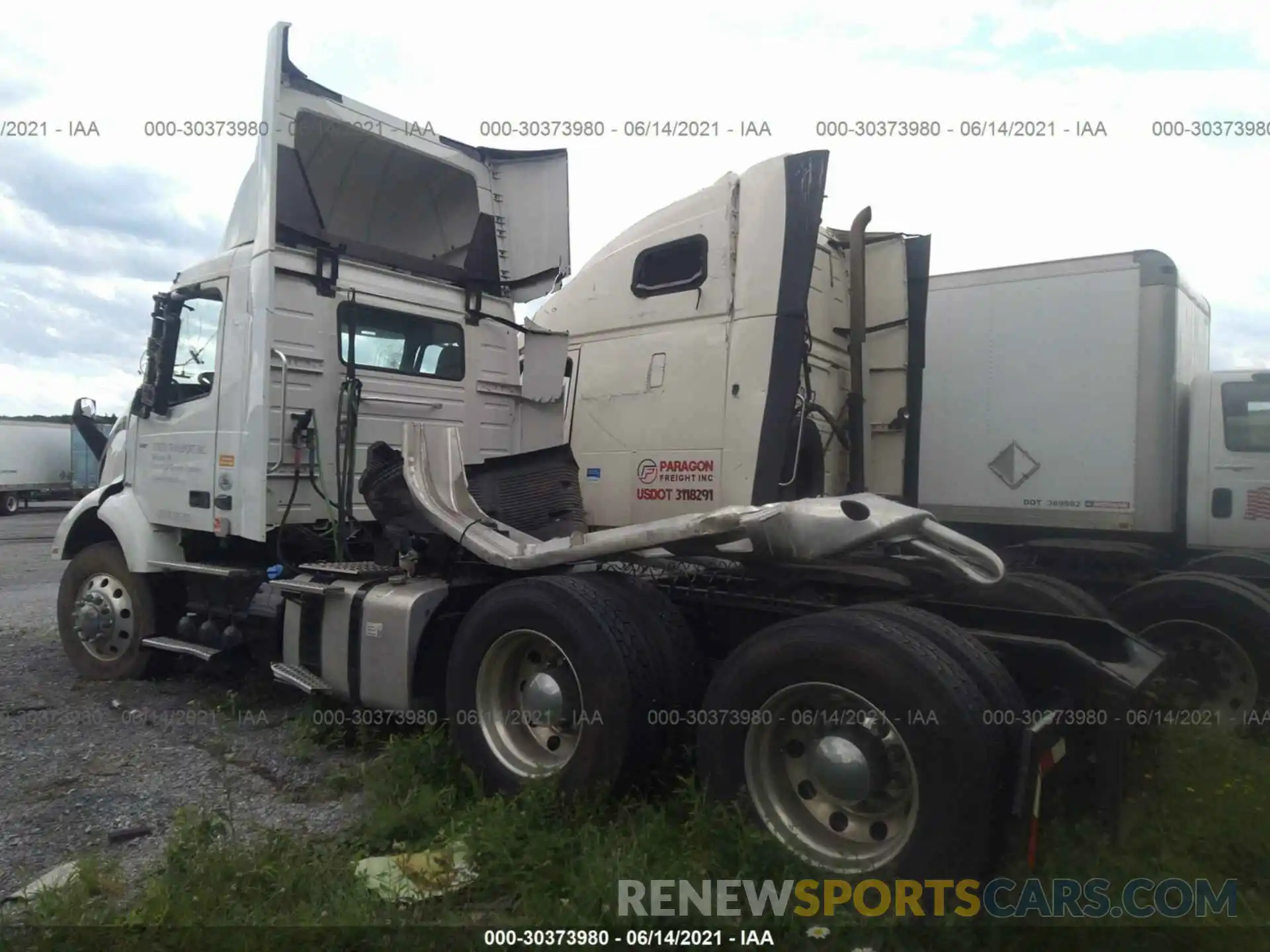 3 Photograph of a damaged car 4V4WC9EG5MN273282 VOLVO VNR 2021