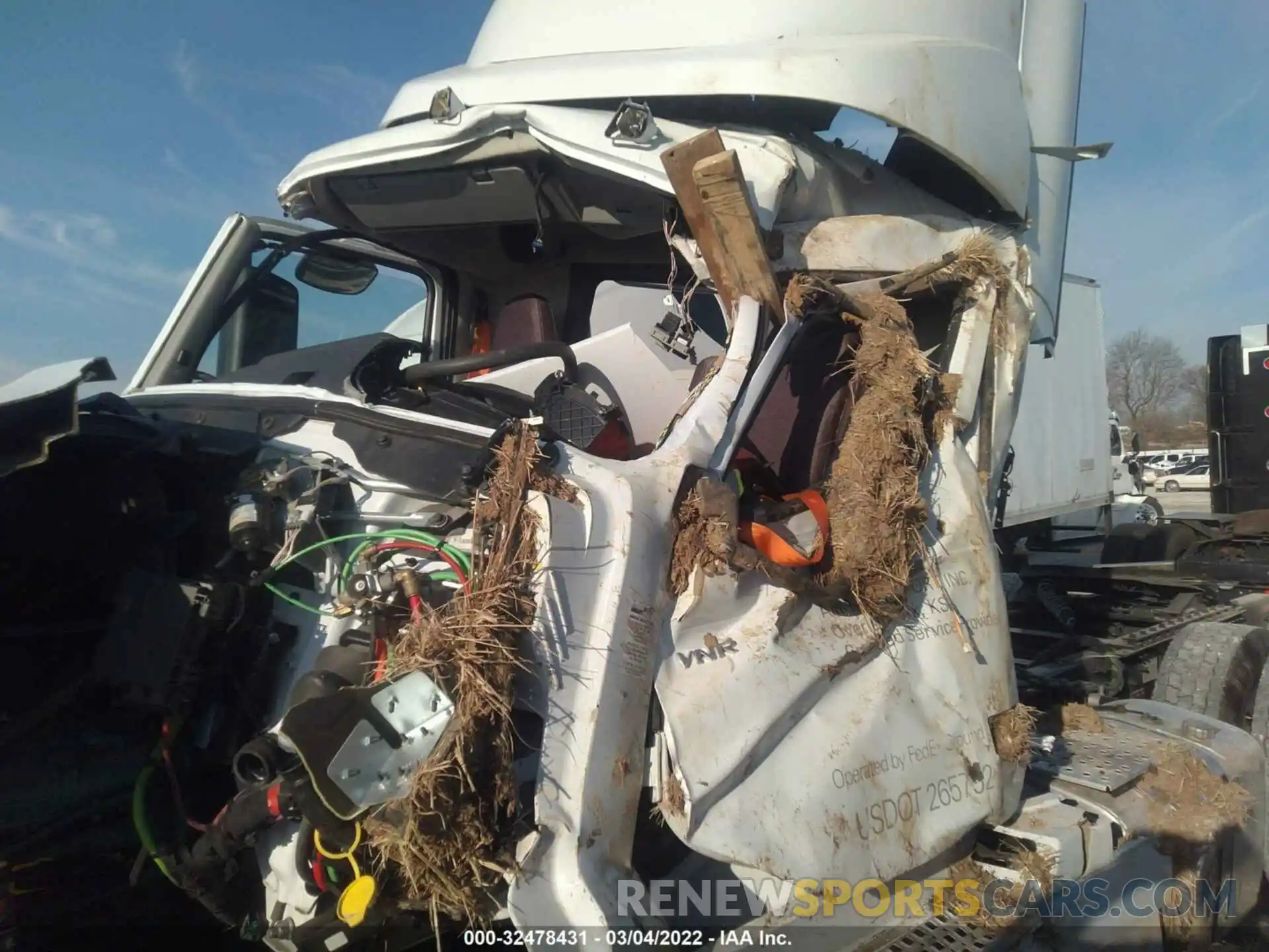 11 Photograph of a damaged car 4V4WC9EH5NN602900 VOLVO VNR 2022