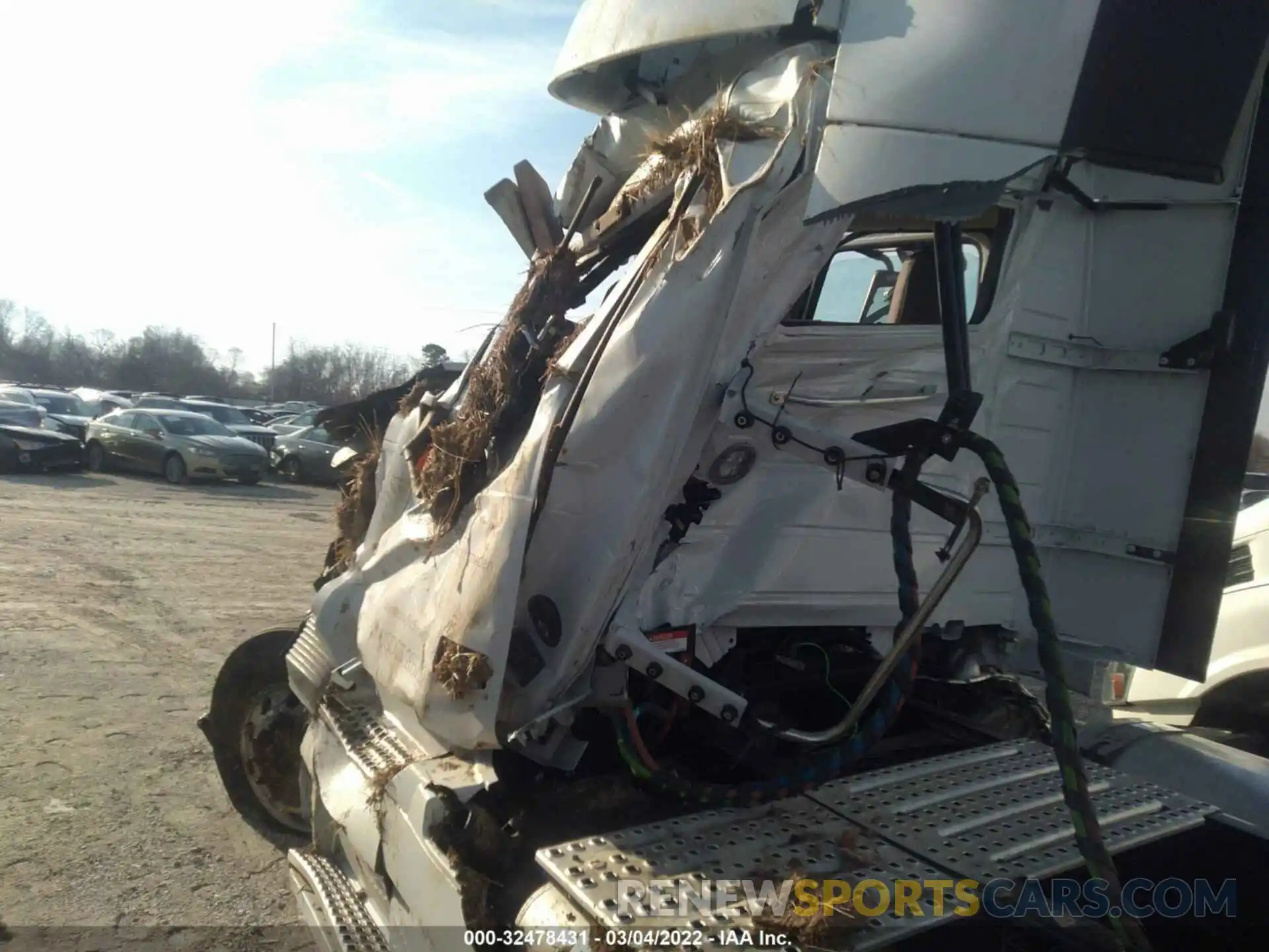 13 Photograph of a damaged car 4V4WC9EH5NN602900 VOLVO VNR 2022