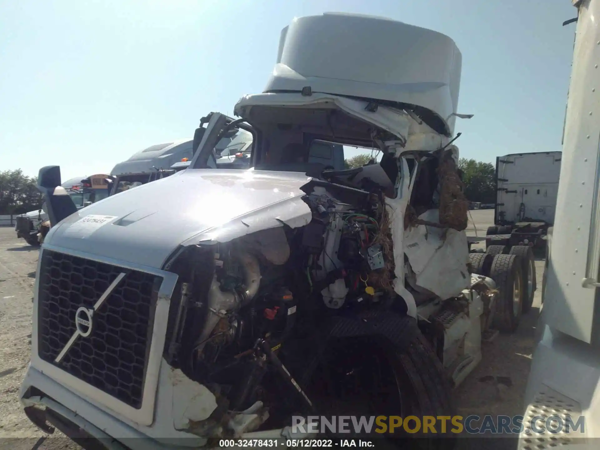 2 Photograph of a damaged car 4V4WC9EH5NN602900 VOLVO VNR 2022