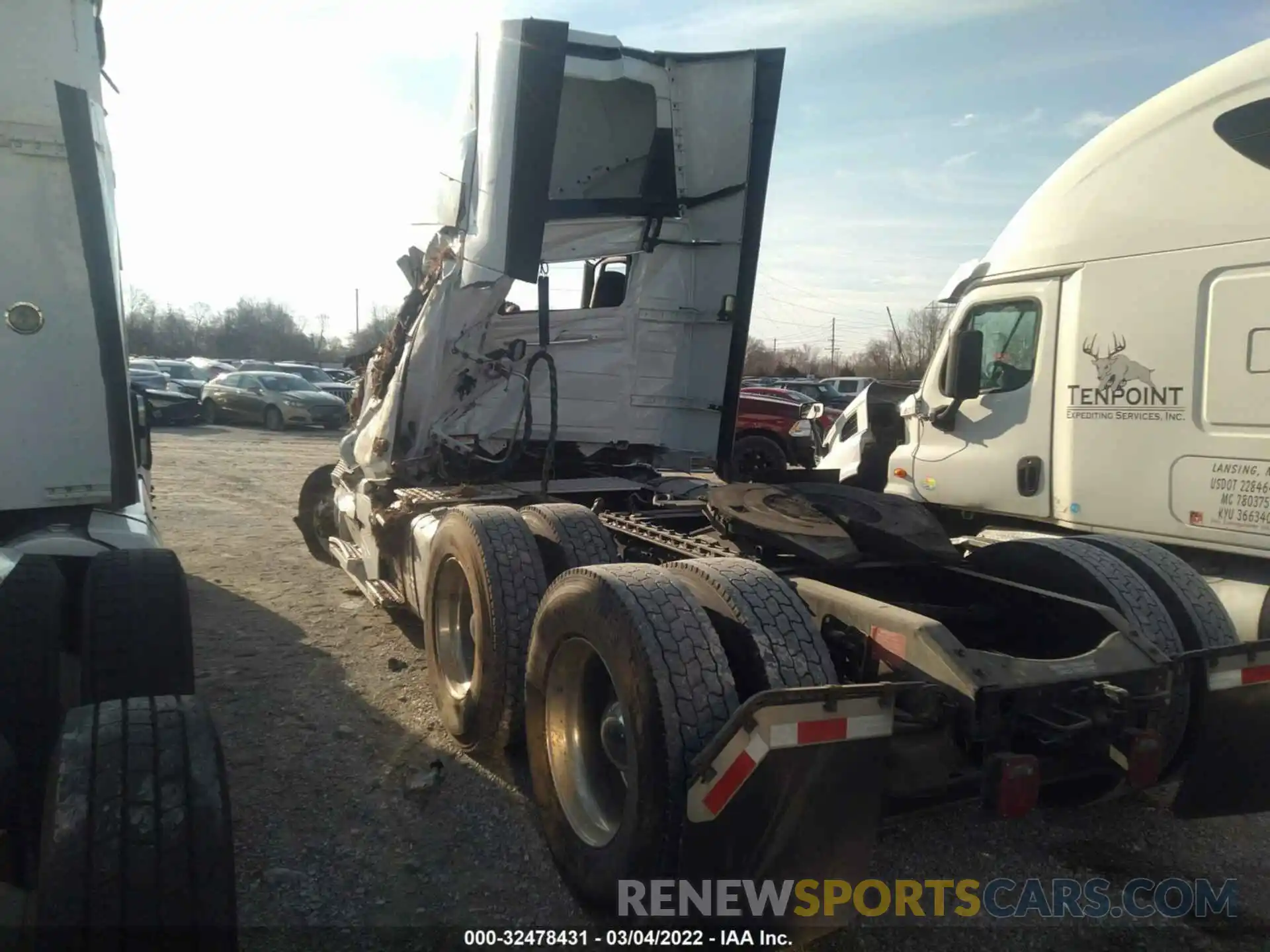 3 Photograph of a damaged car 4V4WC9EH5NN602900 VOLVO VNR 2022