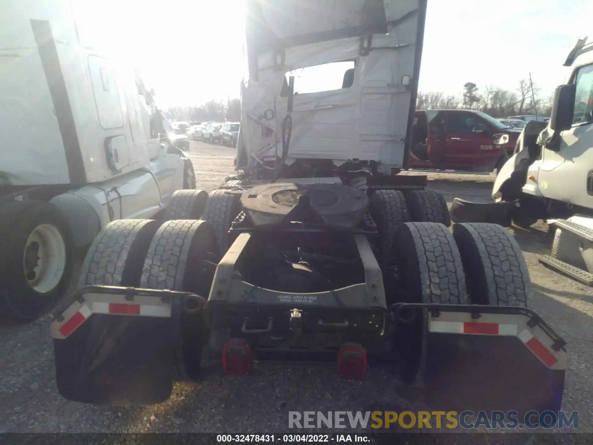 8 Photograph of a damaged car 4V4WC9EH5NN602900 VOLVO VNR 2022