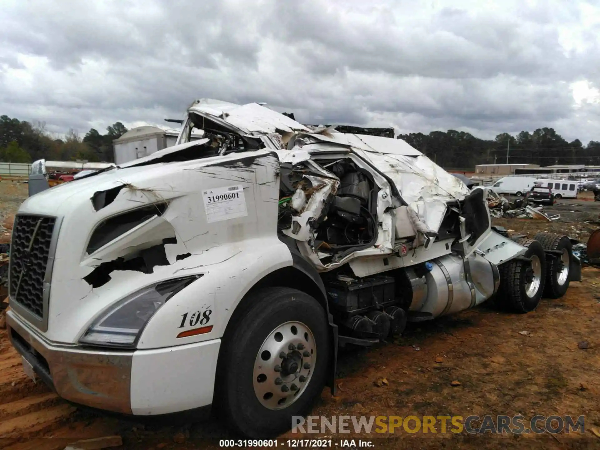 2 Photograph of a damaged car 4V4WC9EH8NN298638 VOLVO VNR 2022