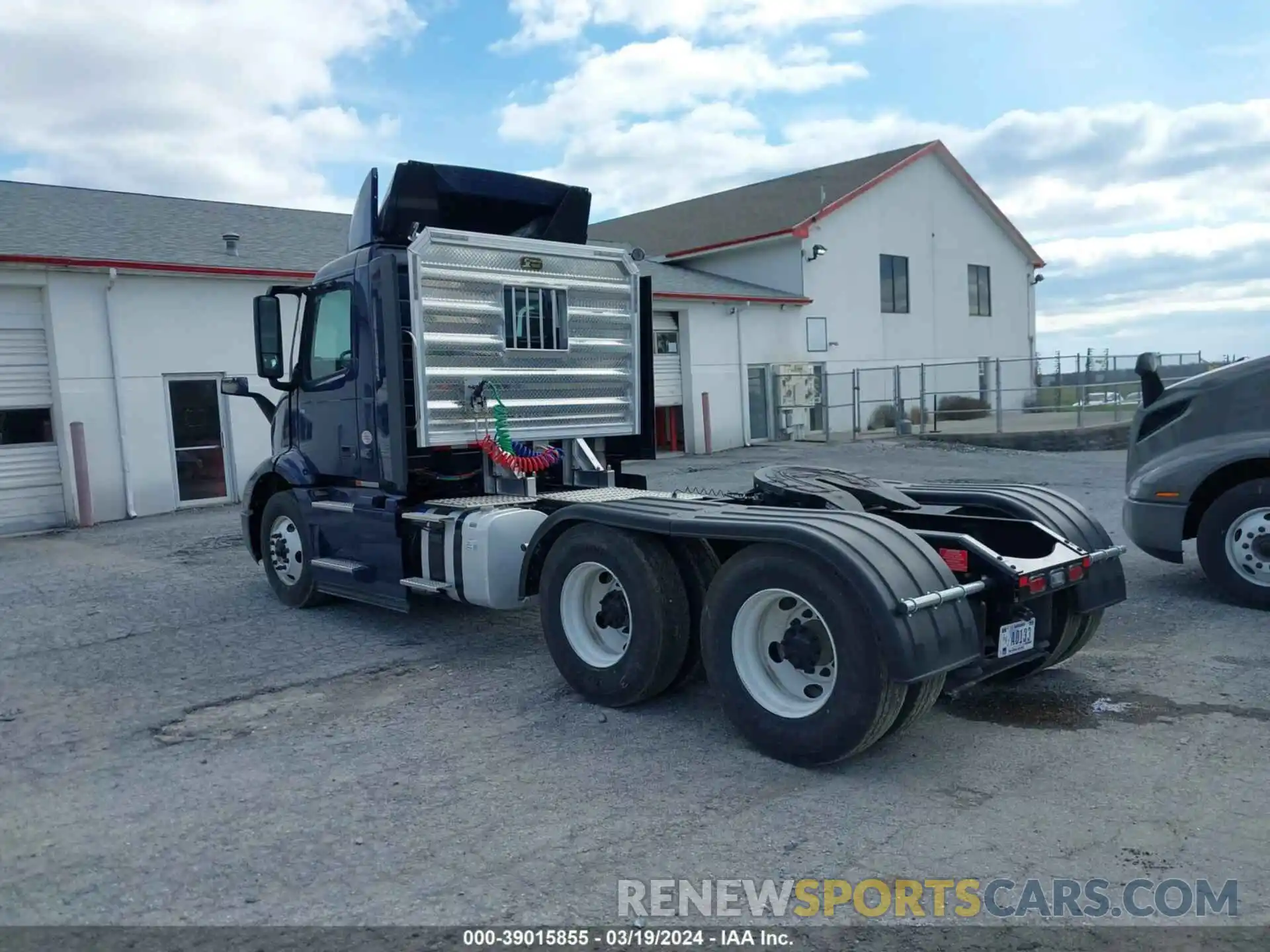 3 Photograph of a damaged car 4V4WC9EH5SN655639 VOLVO VNR 64T 2025