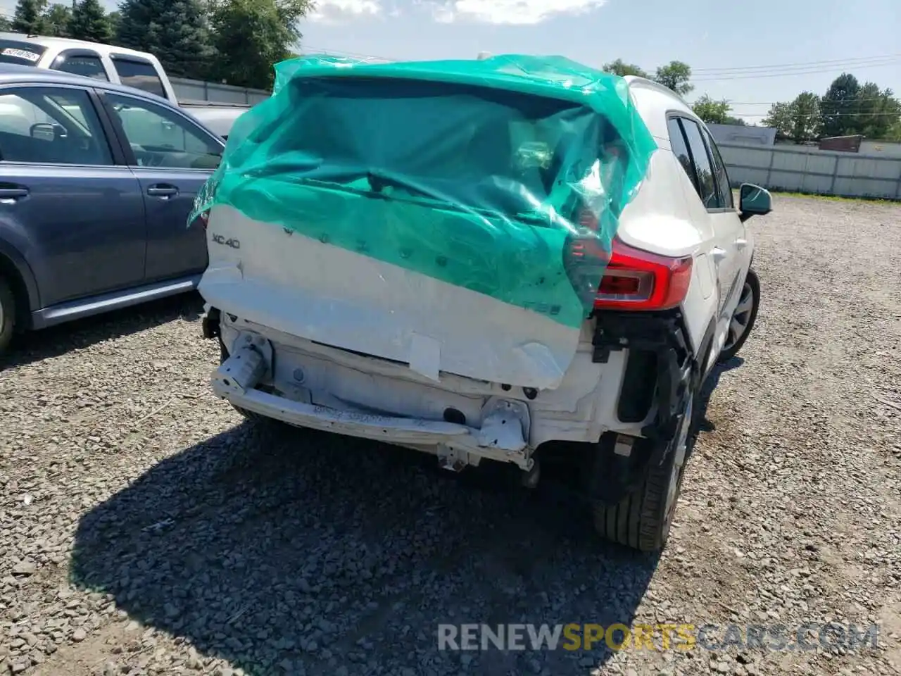 4 Photograph of a damaged car YV4162UK0K2049701 VOLVO XC40 2019