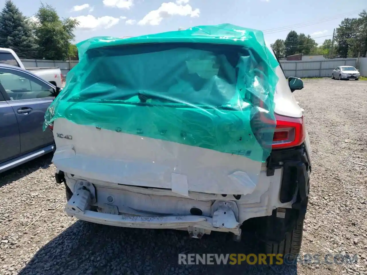 9 Photograph of a damaged car YV4162UK0K2049701 VOLVO XC40 2019