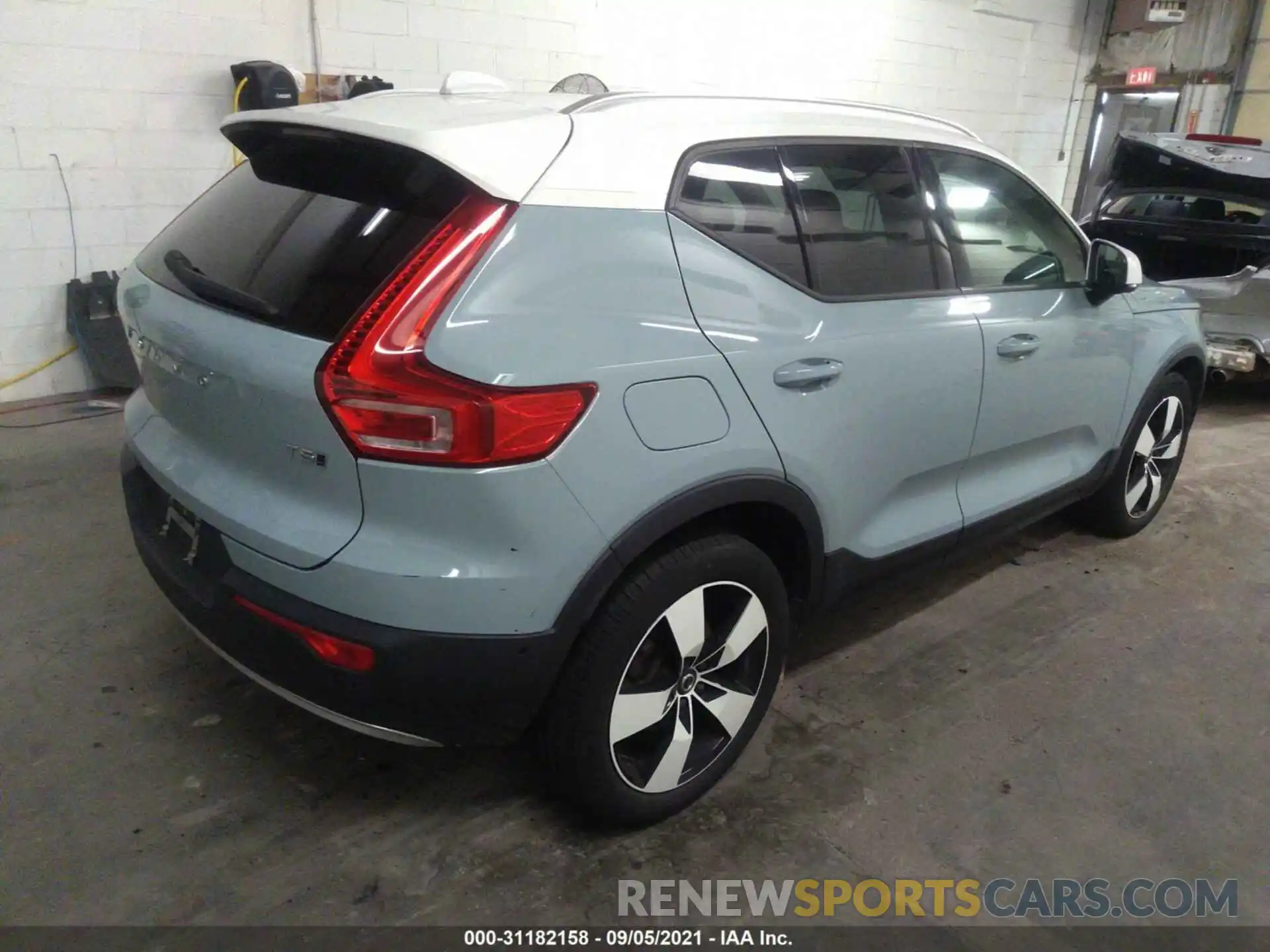 4 Photograph of a damaged car YV4162UK0K2058883 VOLVO XC40 2019