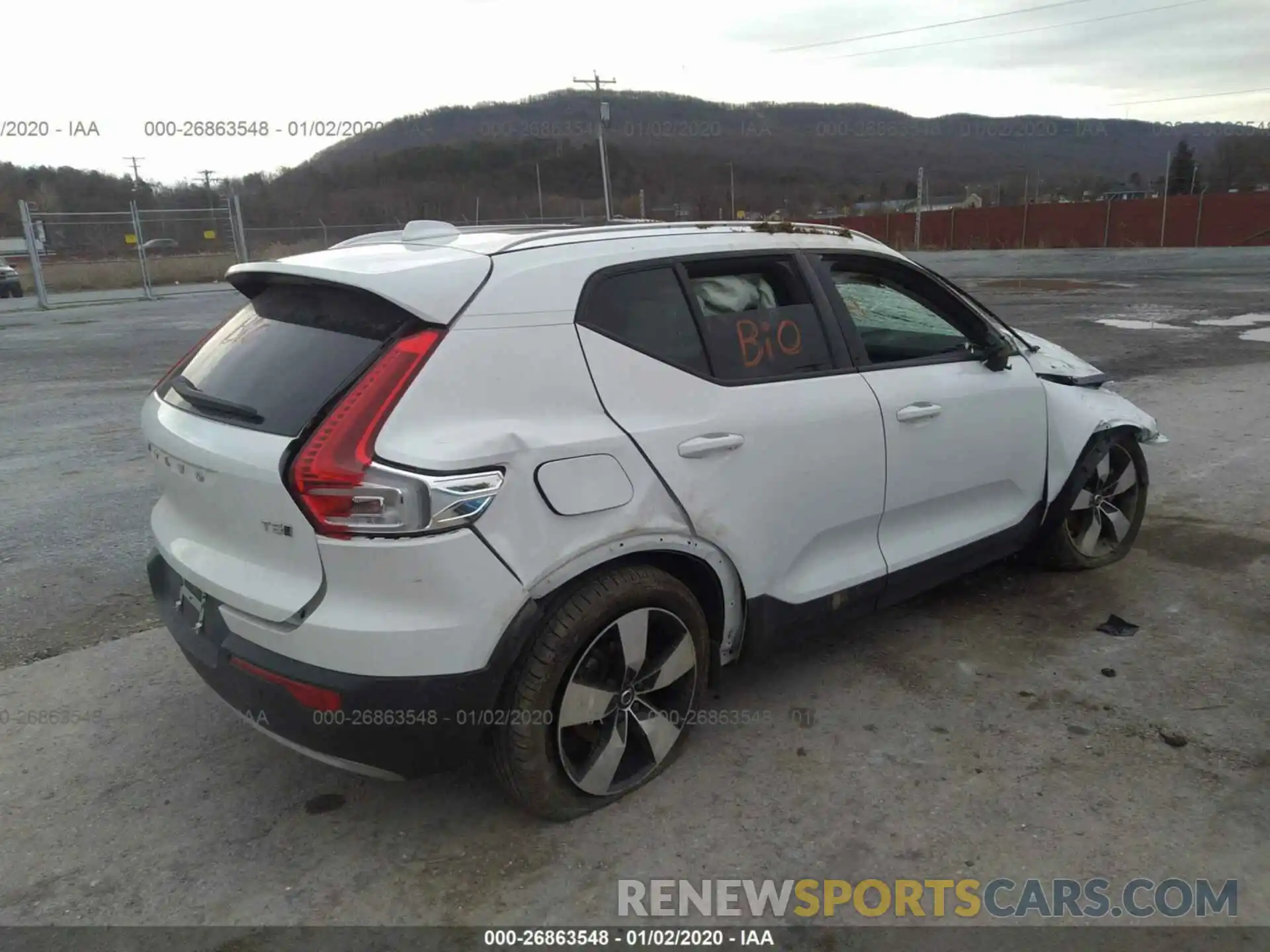 4 Photograph of a damaged car YV4162UK0K2071780 VOLVO XC40 2019