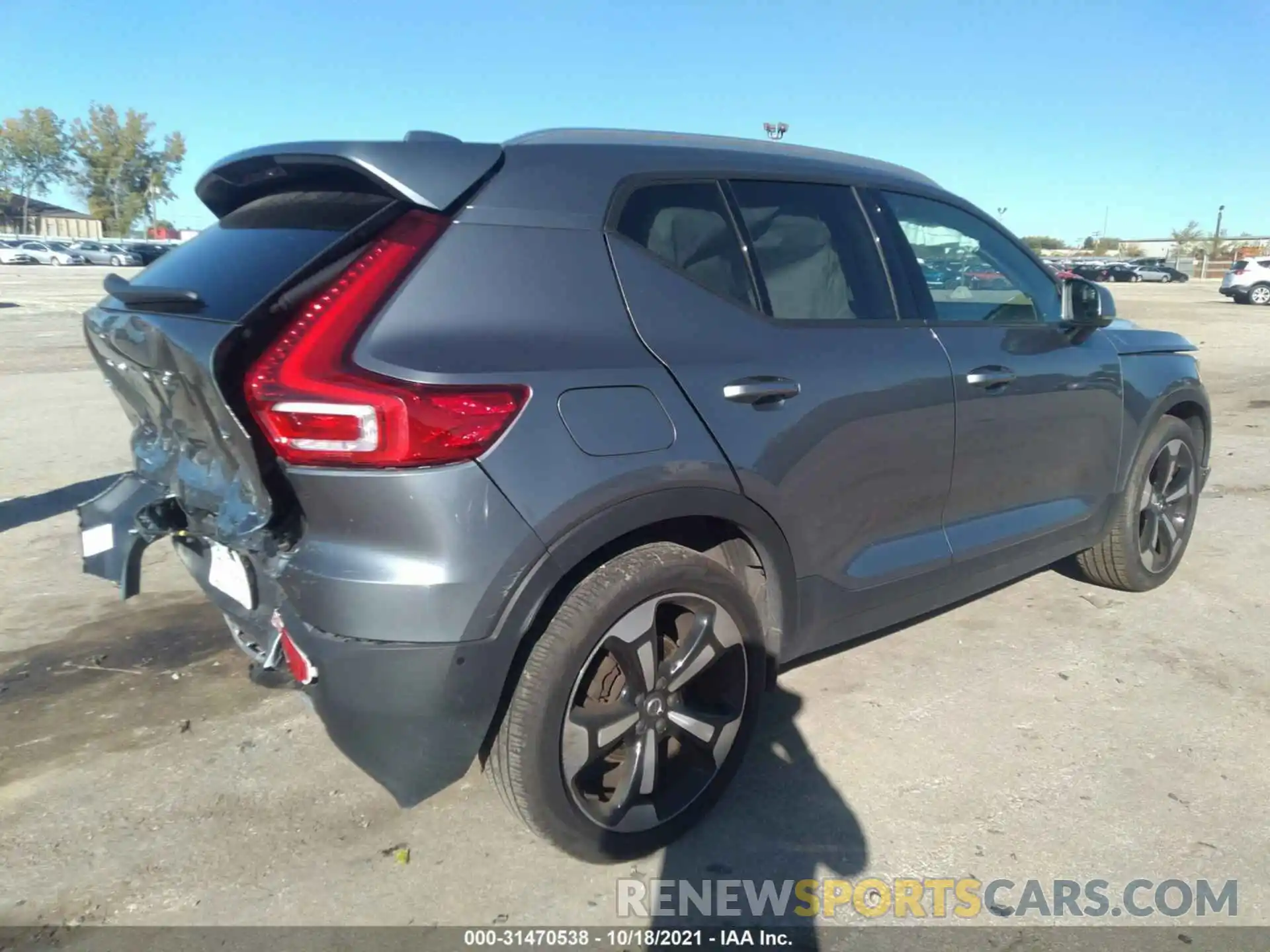 4 Photograph of a damaged car YV4162UK0K2079328 VOLVO XC40 2019