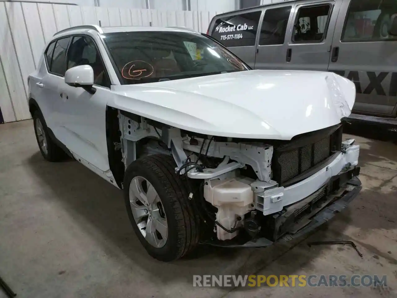 1 Photograph of a damaged car YV4162UK1K2047102 VOLVO XC40 2019