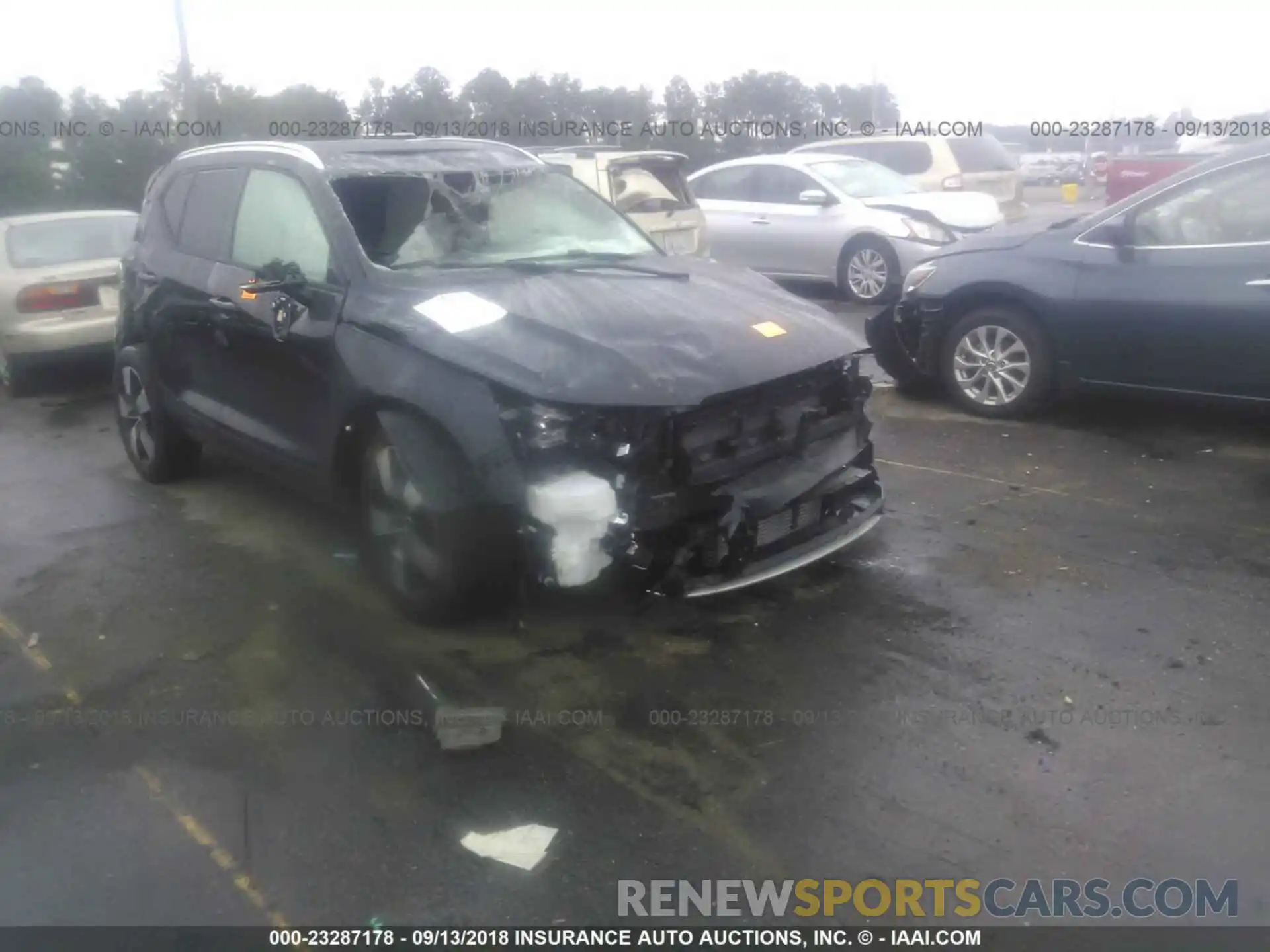 1 Photograph of a damaged car YV4162UK1K2051425 Volvo Xc40 2019