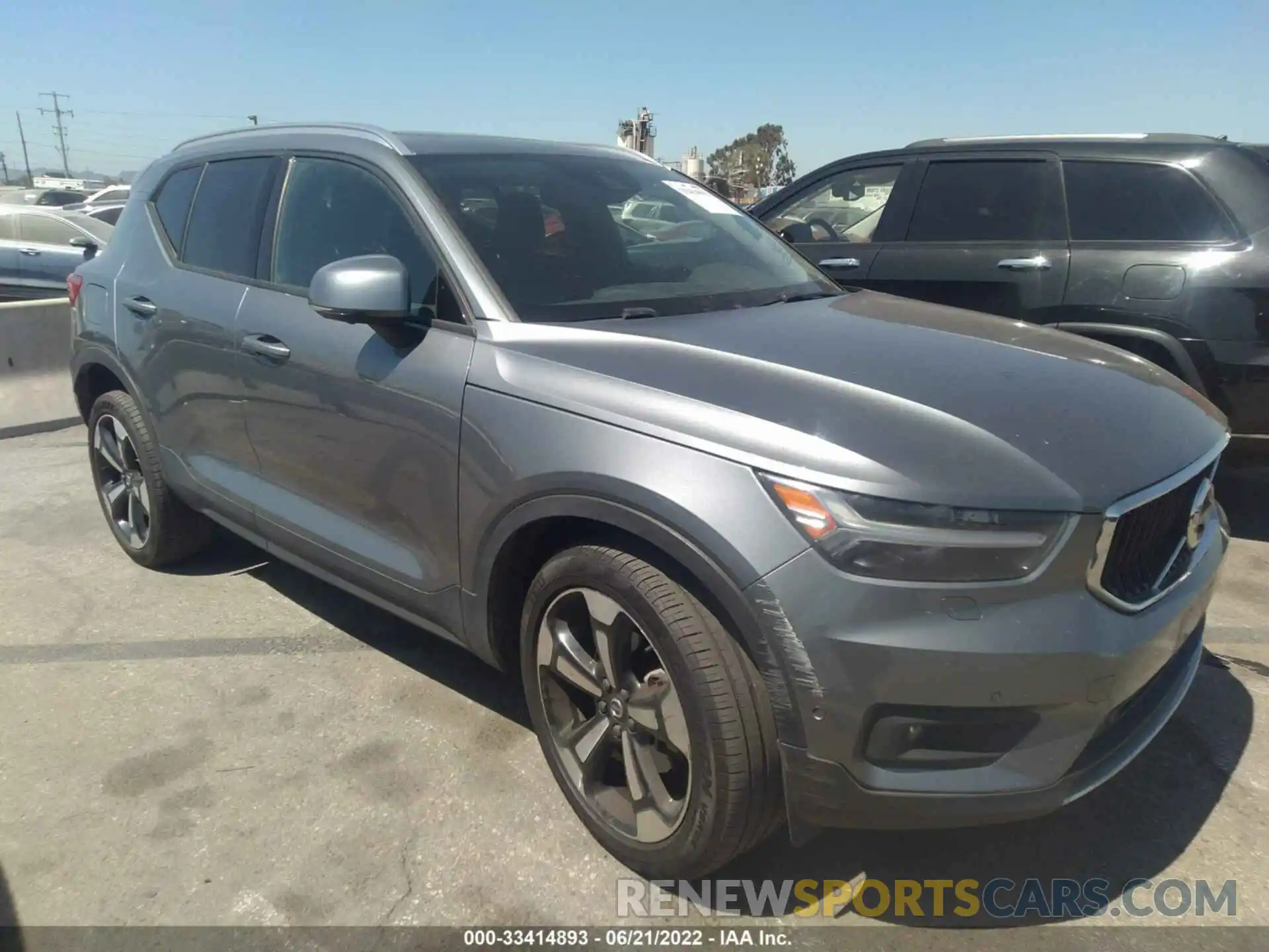 1 Photograph of a damaged car YV4162UK1K2096350 VOLVO XC40 2019