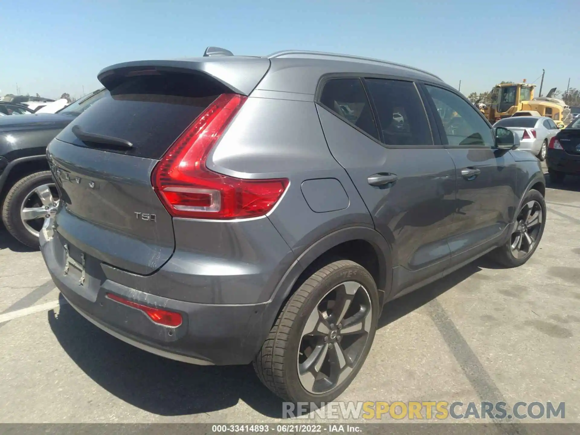 4 Photograph of a damaged car YV4162UK1K2096350 VOLVO XC40 2019