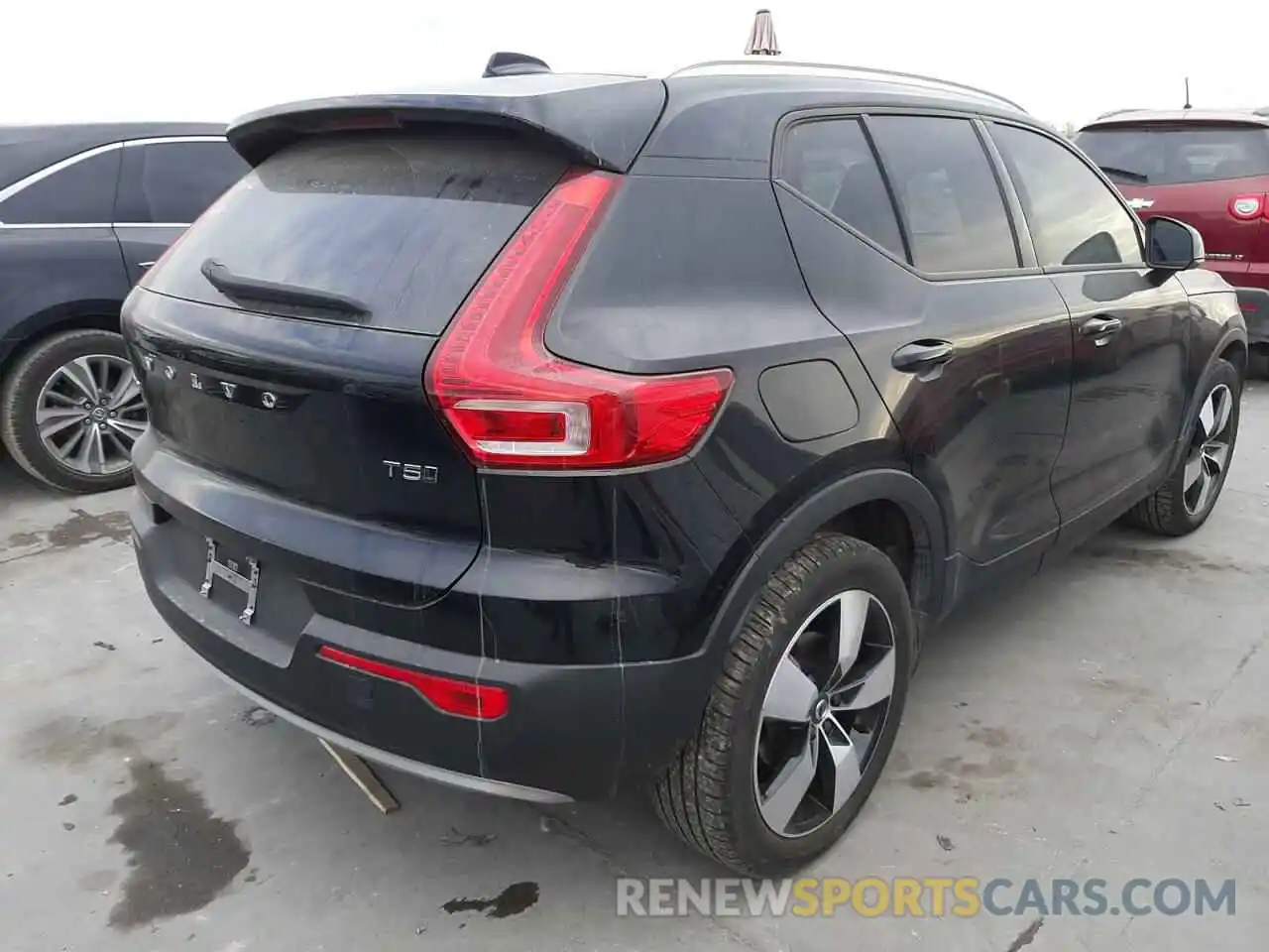 4 Photograph of a damaged car YV4162UK1K2132716 VOLVO XC40 2019