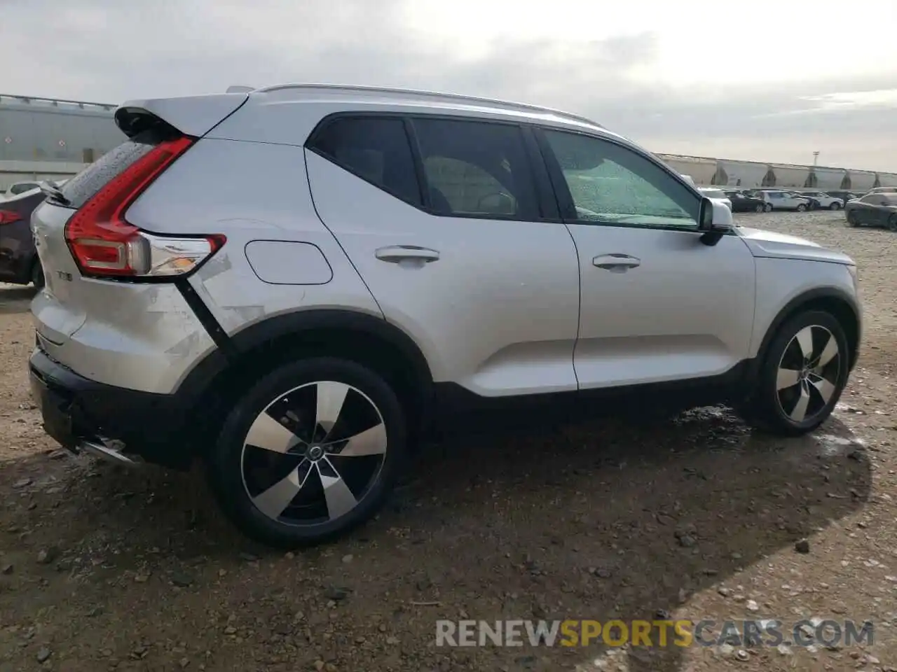 3 Photograph of a damaged car YV4162UK1K2133364 VOLVO XC40 2019