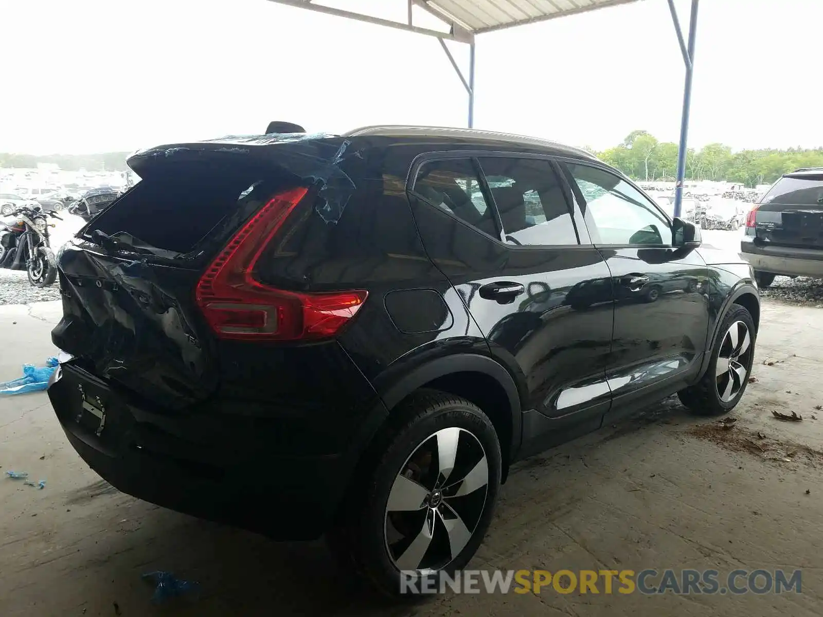 4 Photograph of a damaged car YV4162UK1K2134711 VOLVO XC40 2019