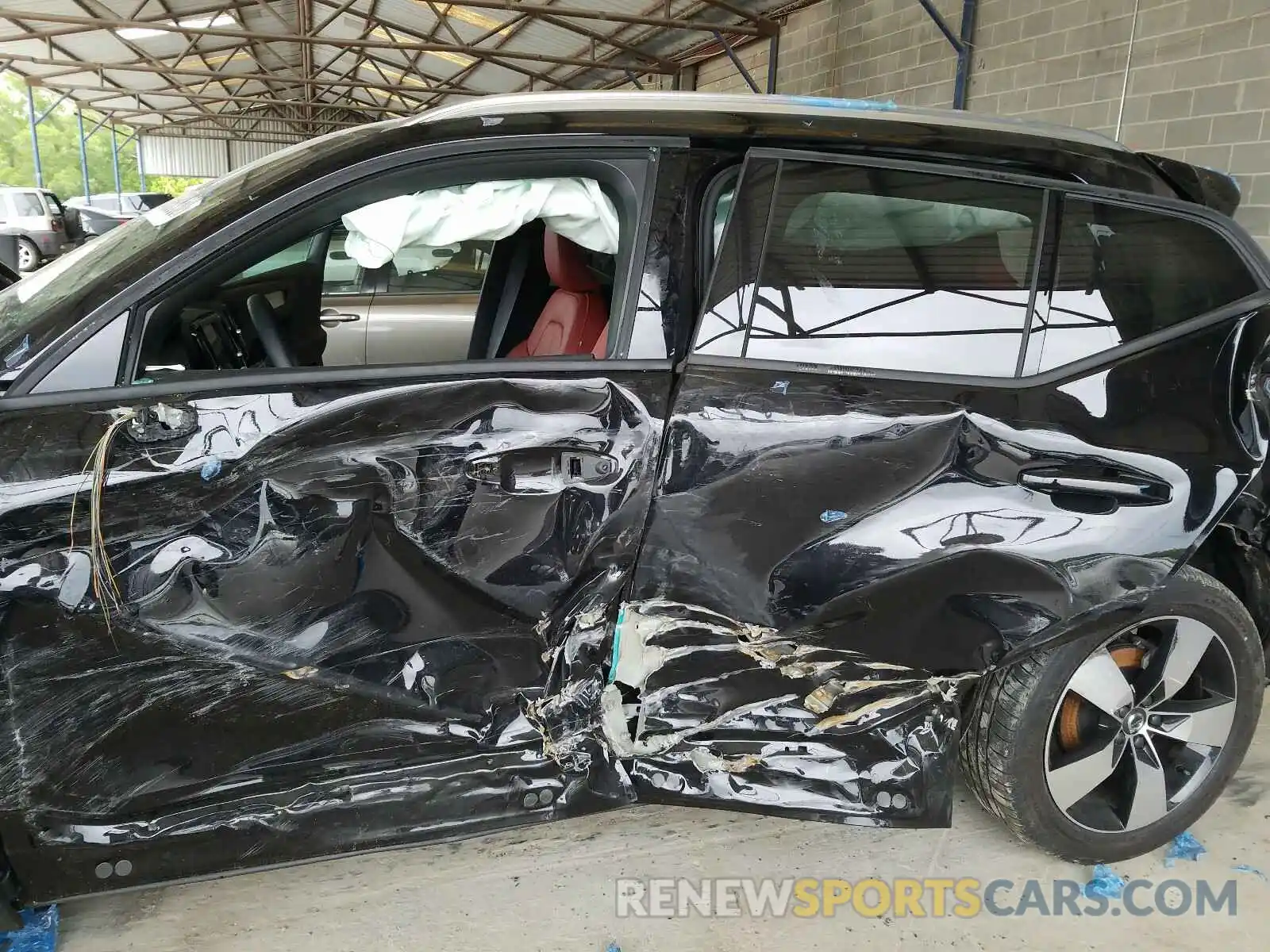 9 Photograph of a damaged car YV4162UK1K2134711 VOLVO XC40 2019