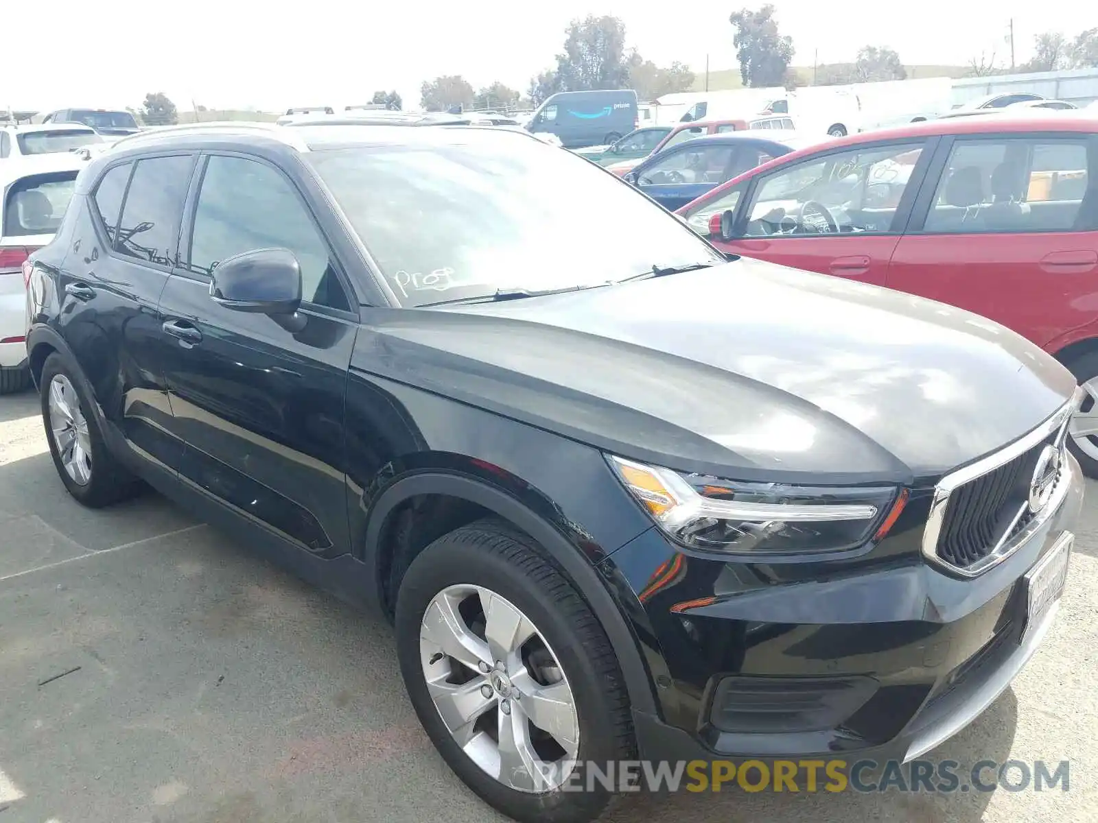 1 Photograph of a damaged car YV4162UK2K2053989 VOLVO XC40 2019