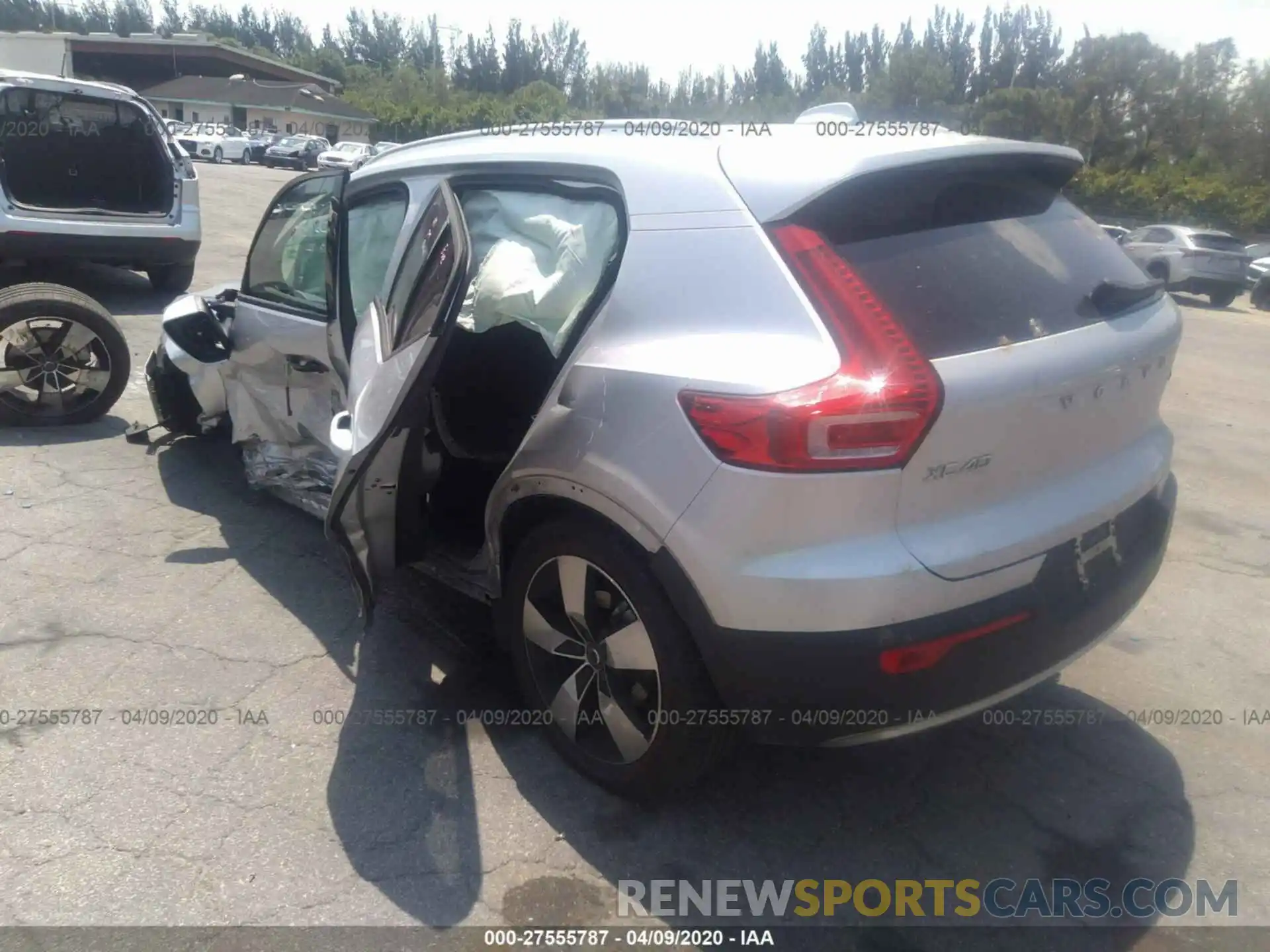 3 Photograph of a damaged car YV4162UK2K2060747 VOLVO XC40 2019