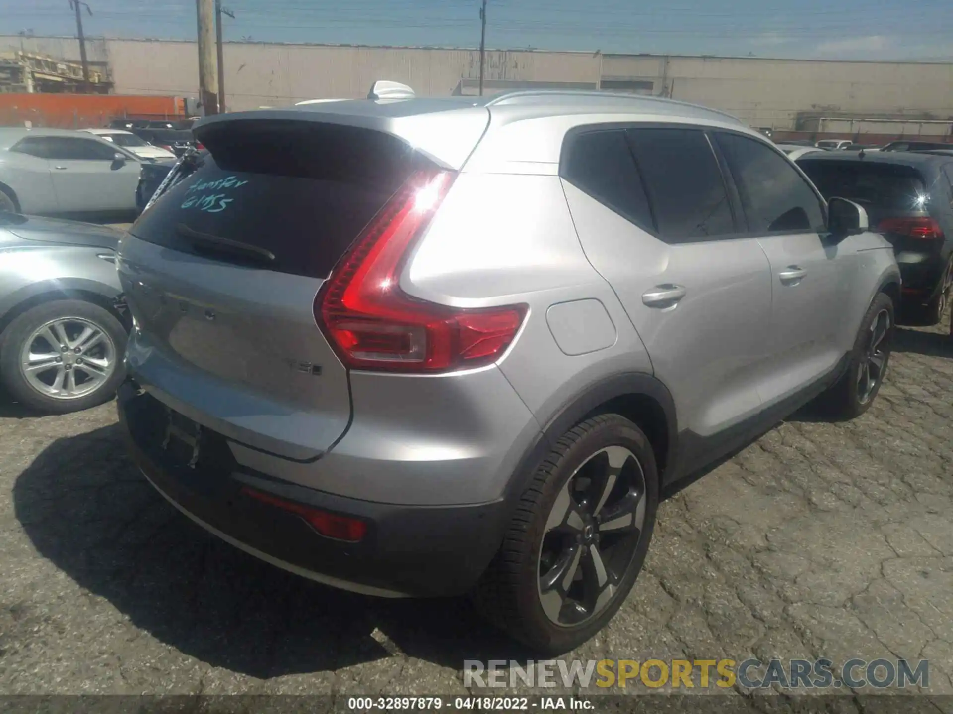 4 Photograph of a damaged car YV4162UK3K2061597 VOLVO XC40 2019