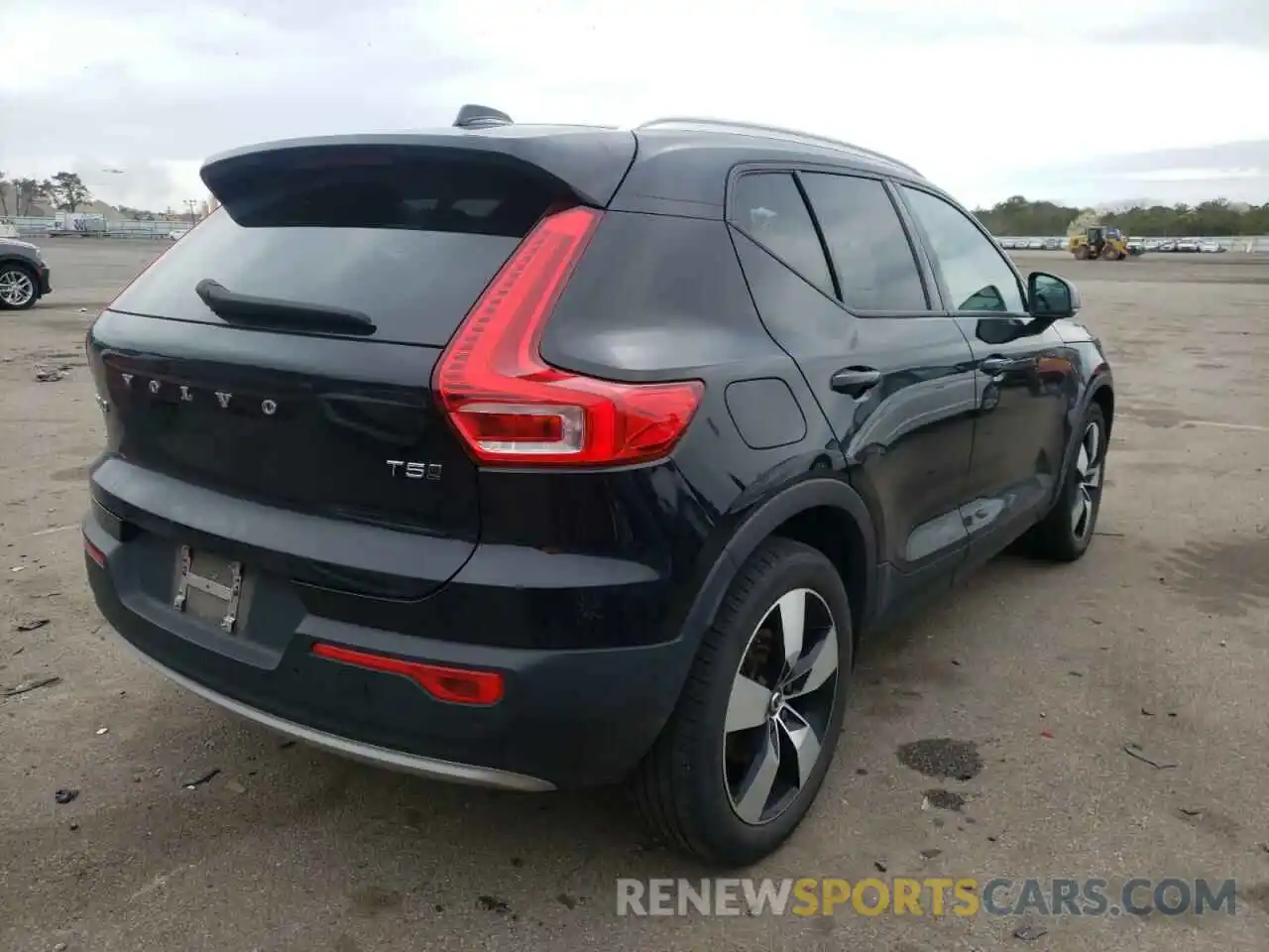 4 Photograph of a damaged car YV4162UK3K2062233 VOLVO XC40 2019