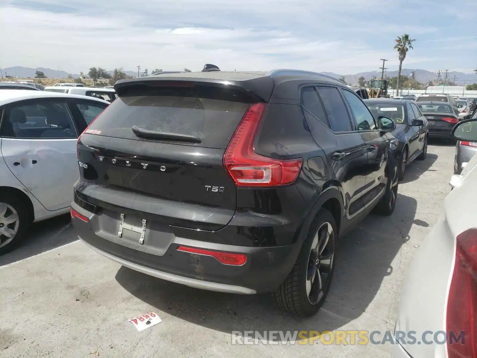 4 Photograph of a damaged car YV4162UK3K2096172 VOLVO XC40 2019