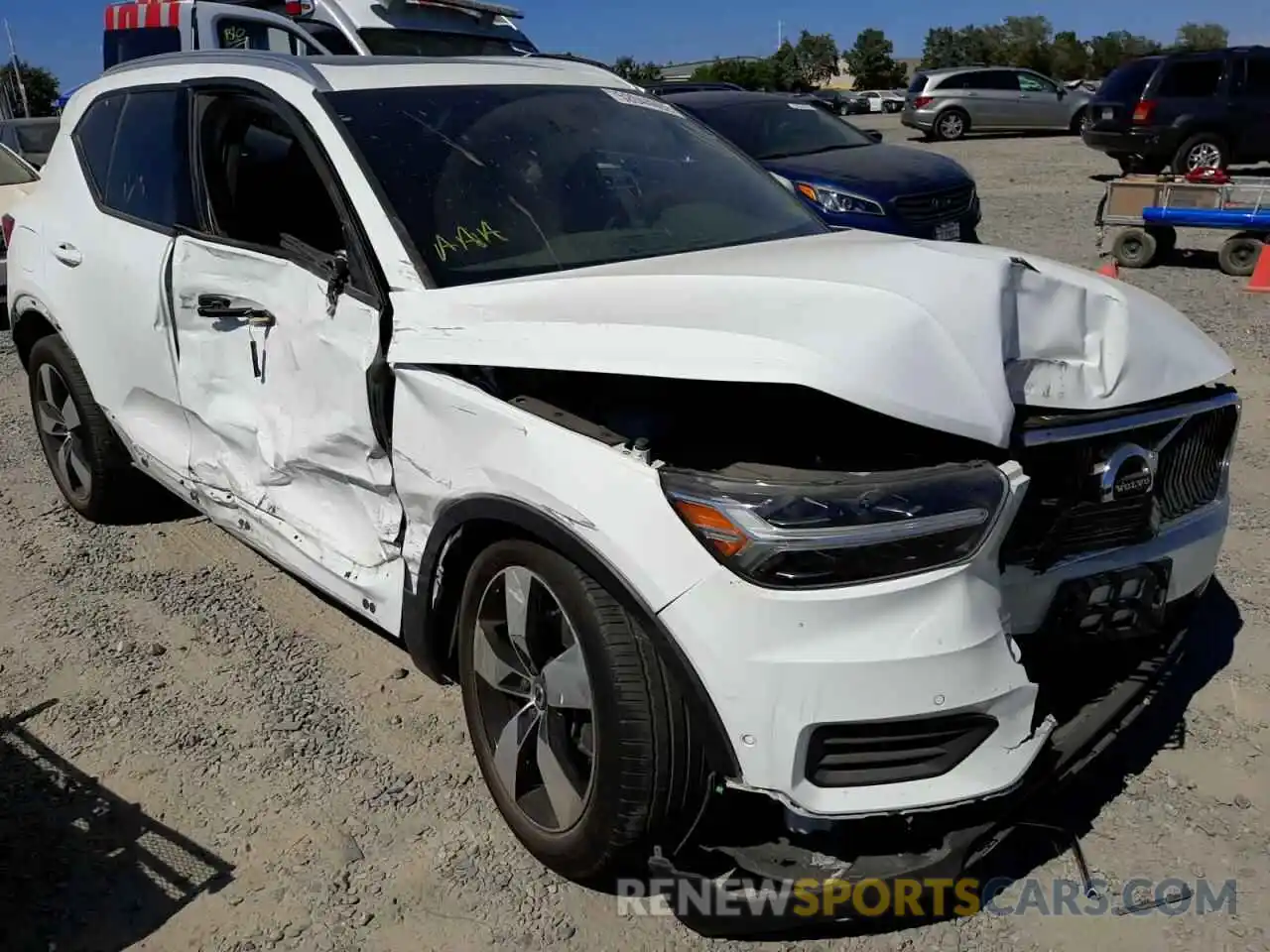 9 Photograph of a damaged car YV4162UK4K2047093 VOLVO XC40 2019