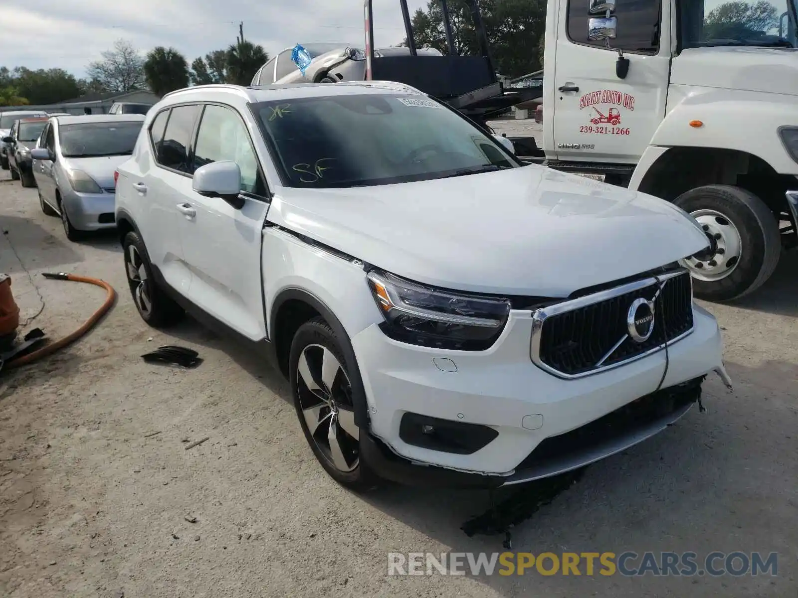 1 Photograph of a damaged car YV4162UK4K2050950 VOLVO XC40 2019