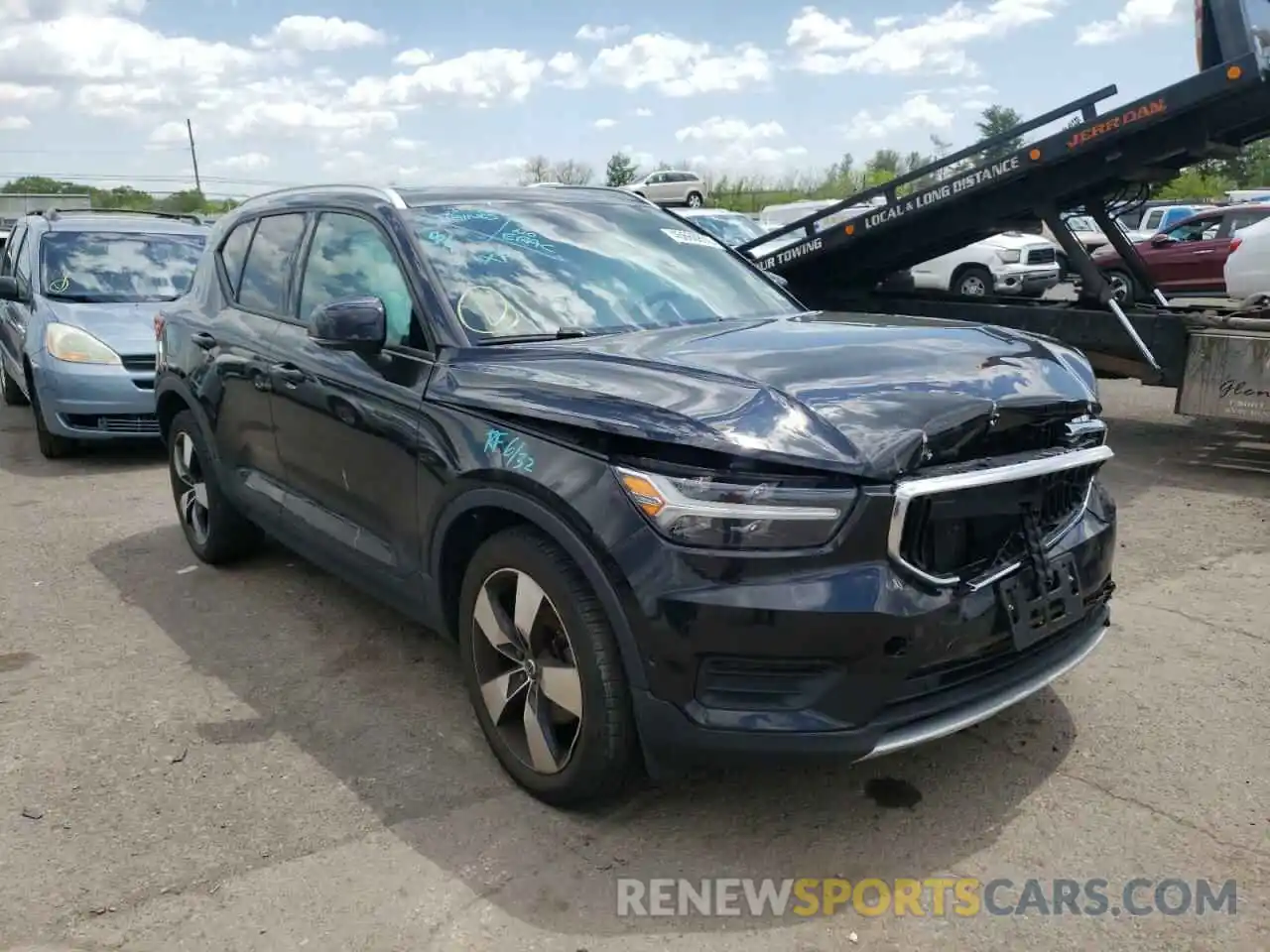 1 Photograph of a damaged car YV4162UK4K2056070 VOLVO XC40 2019