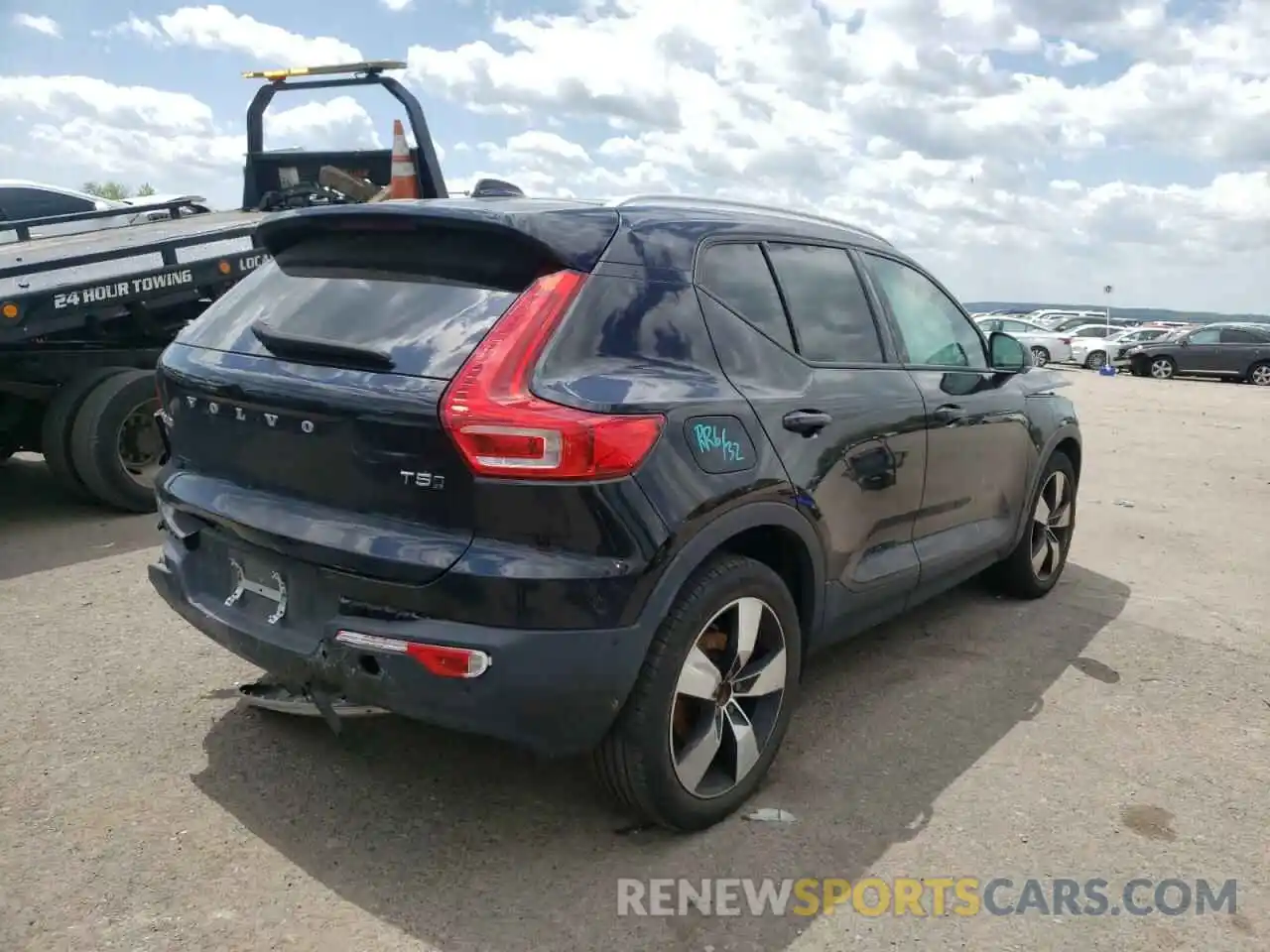 4 Photograph of a damaged car YV4162UK4K2056070 VOLVO XC40 2019