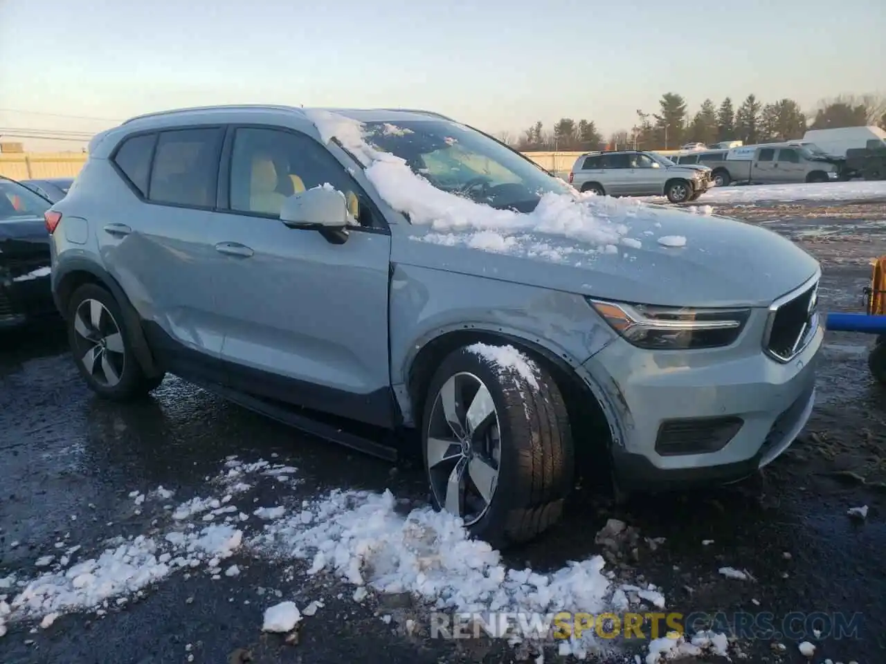 1 Photograph of a damaged car YV4162UK4K2058756 VOLVO XC40 2019