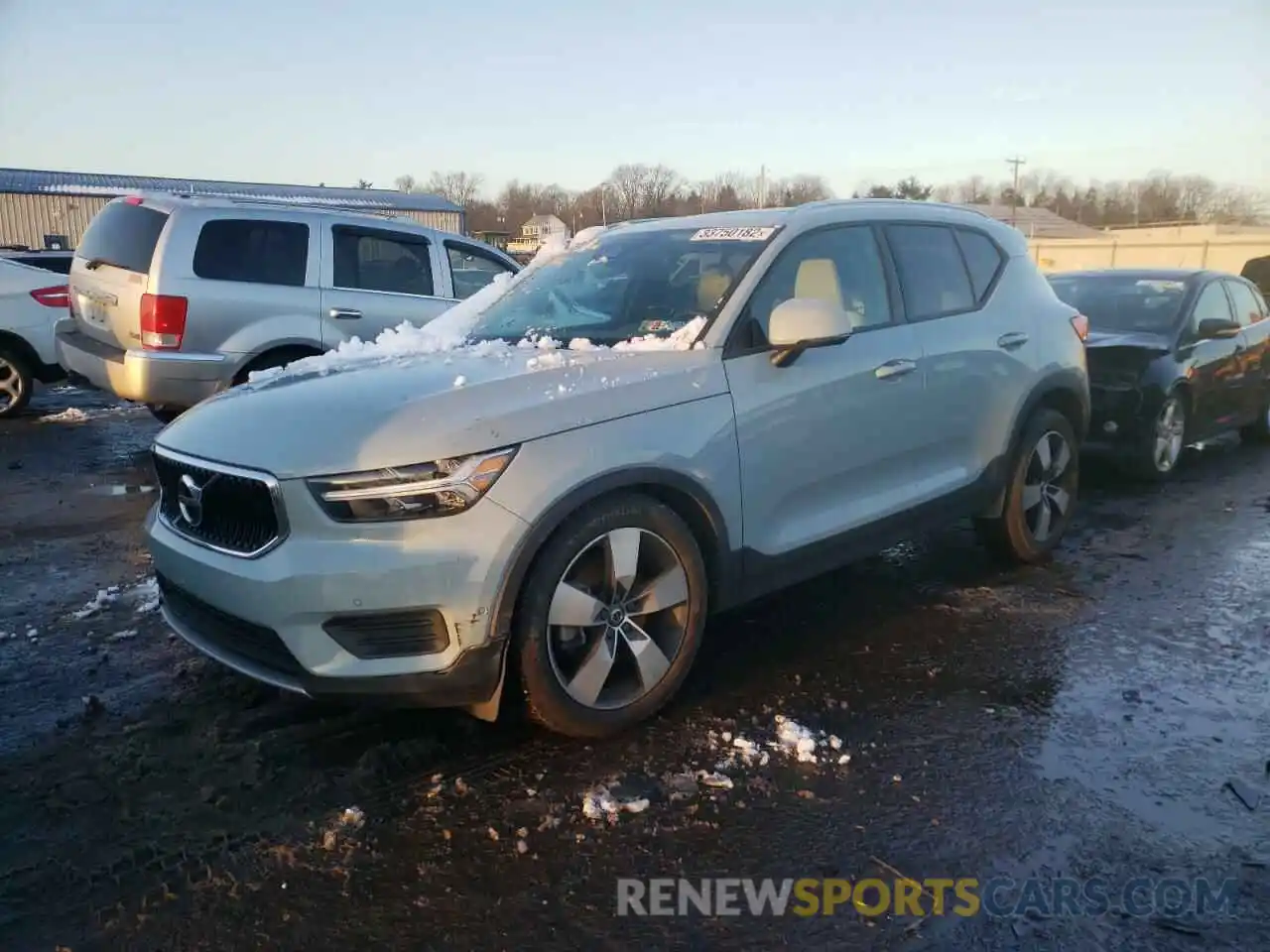 2 Photograph of a damaged car YV4162UK4K2058756 VOLVO XC40 2019