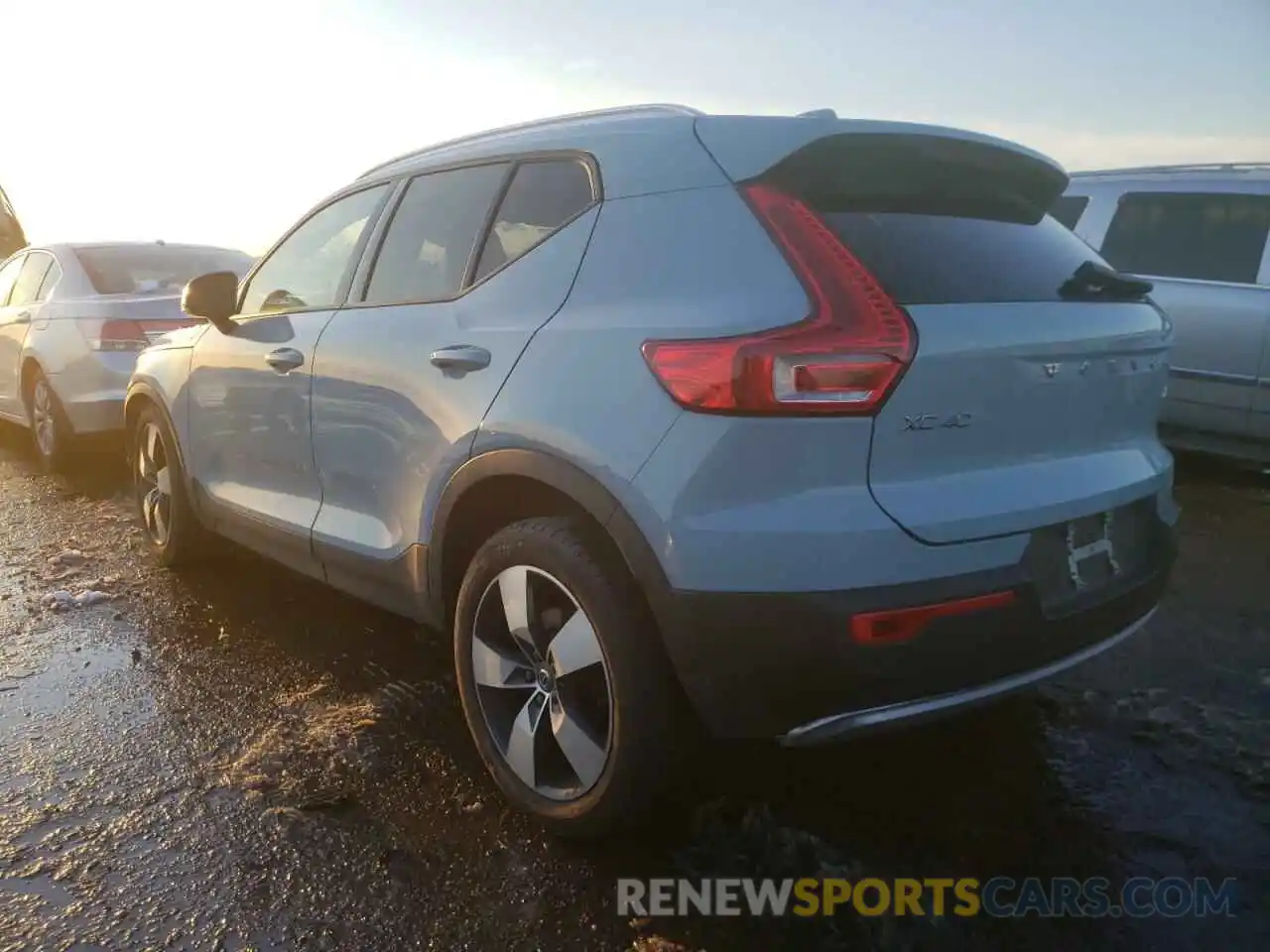 3 Photograph of a damaged car YV4162UK4K2058756 VOLVO XC40 2019