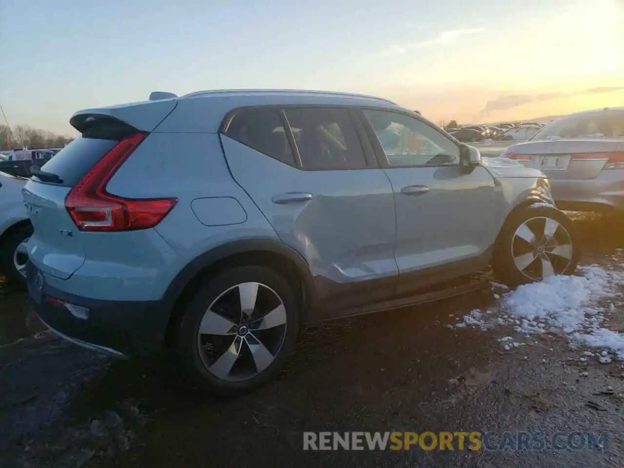 4 Photograph of a damaged car YV4162UK4K2058756 VOLVO XC40 2019