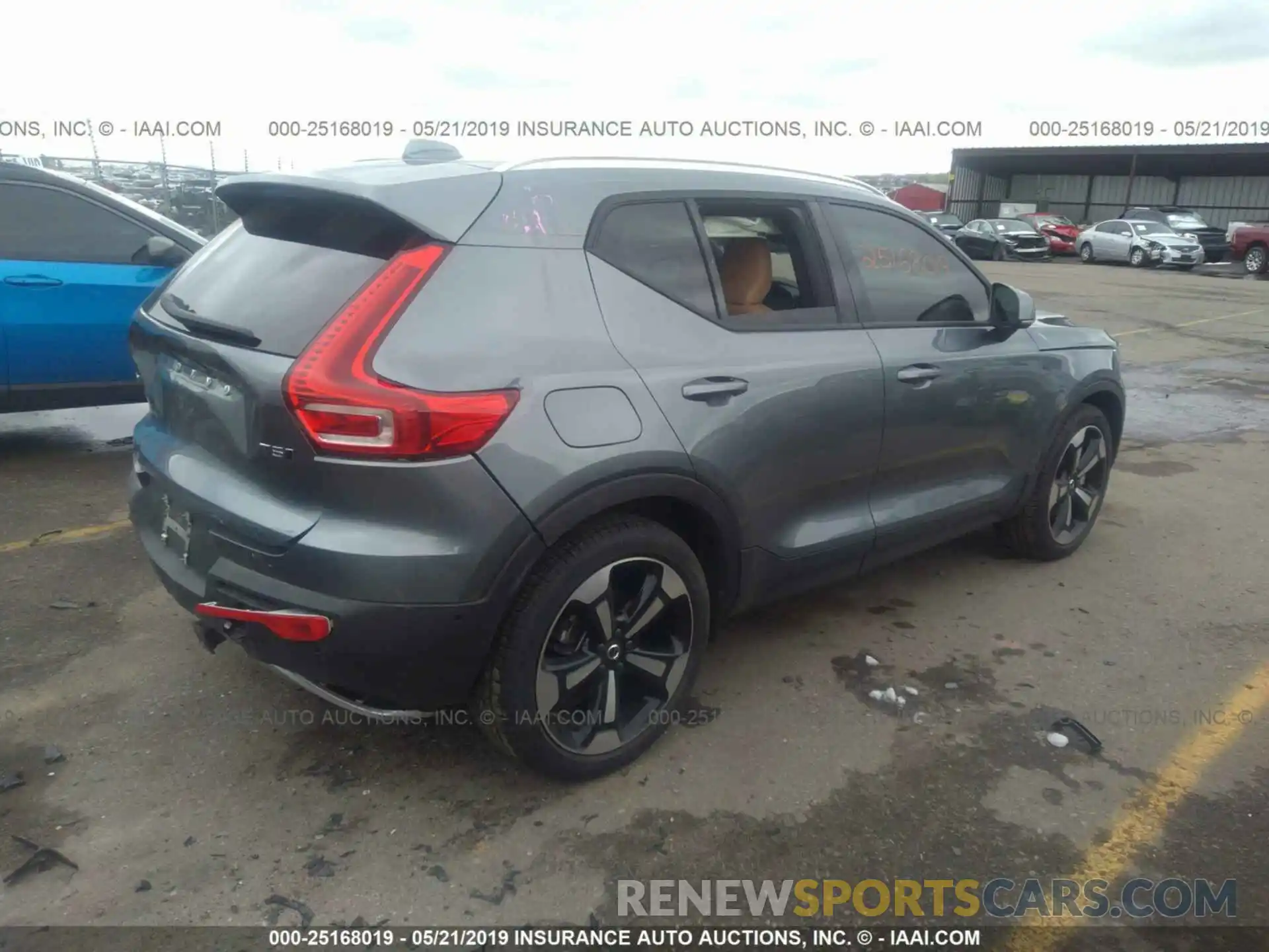 4 Photograph of a damaged car YV4162UK4K2061527 VOLVO XC40 2019