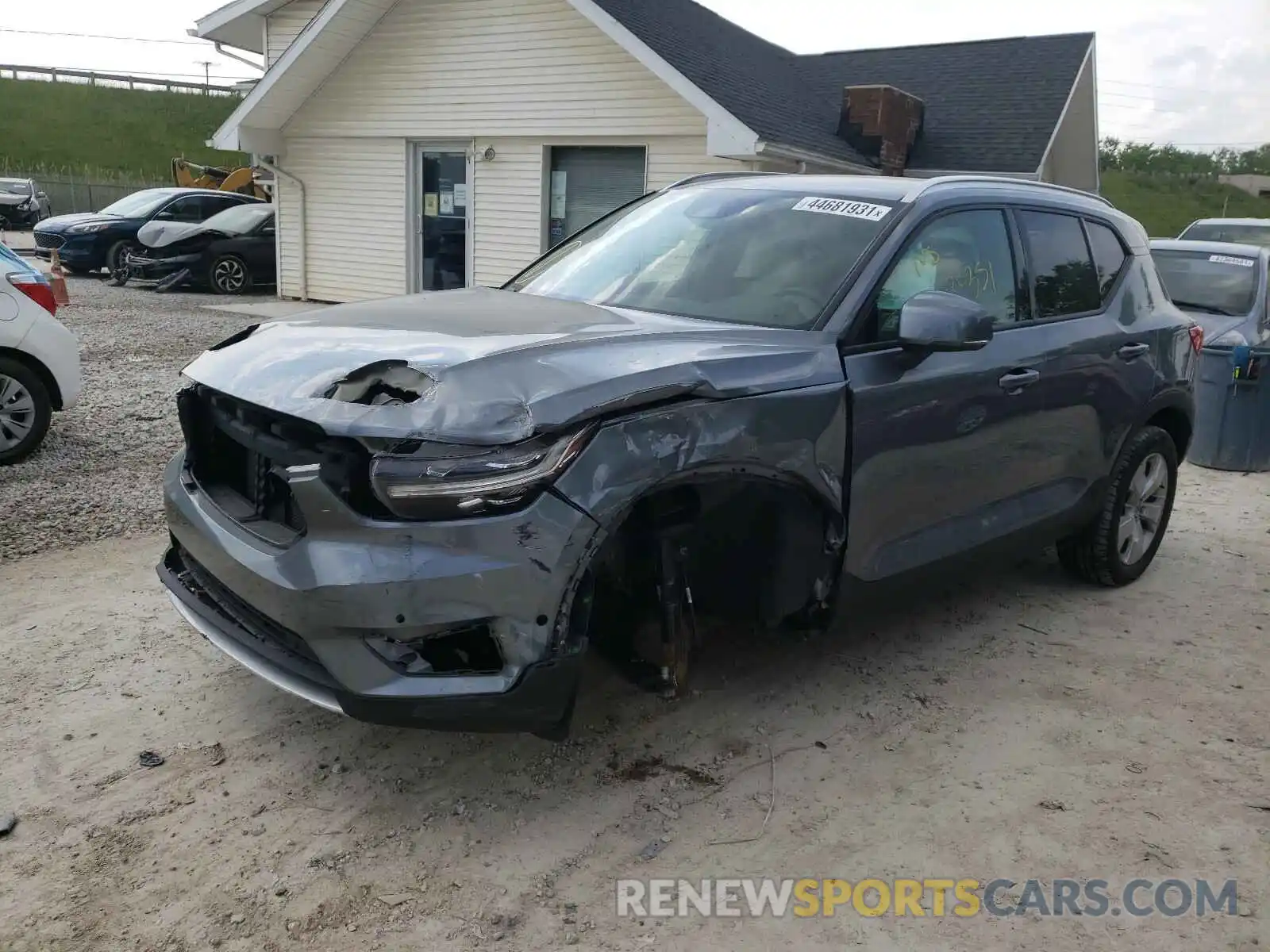 2 Photograph of a damaged car YV4162UK4K2066677 VOLVO XC40 2019