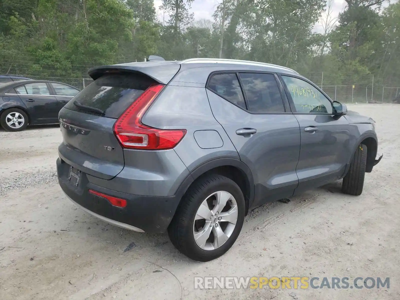 4 Photograph of a damaged car YV4162UK4K2066677 VOLVO XC40 2019