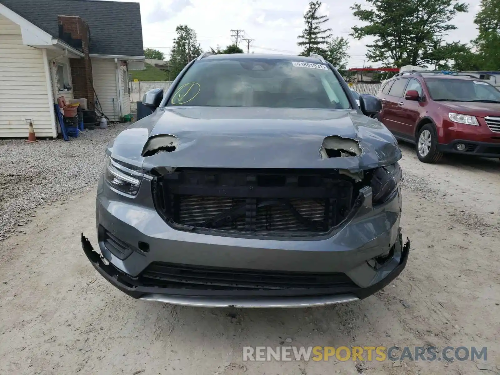 9 Photograph of a damaged car YV4162UK4K2066677 VOLVO XC40 2019