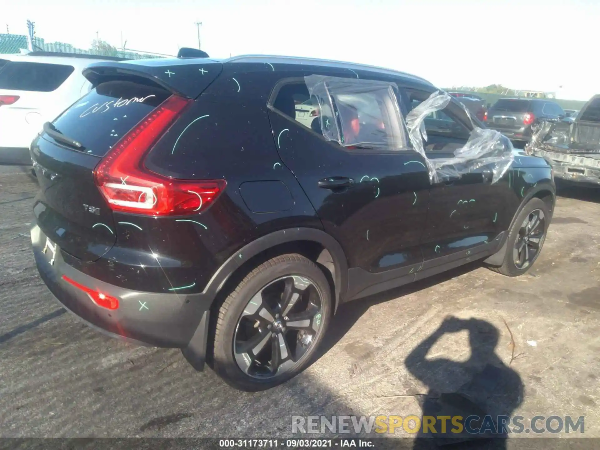 4 Photograph of a damaged car YV4162UK5K2056482 VOLVO XC40 2019