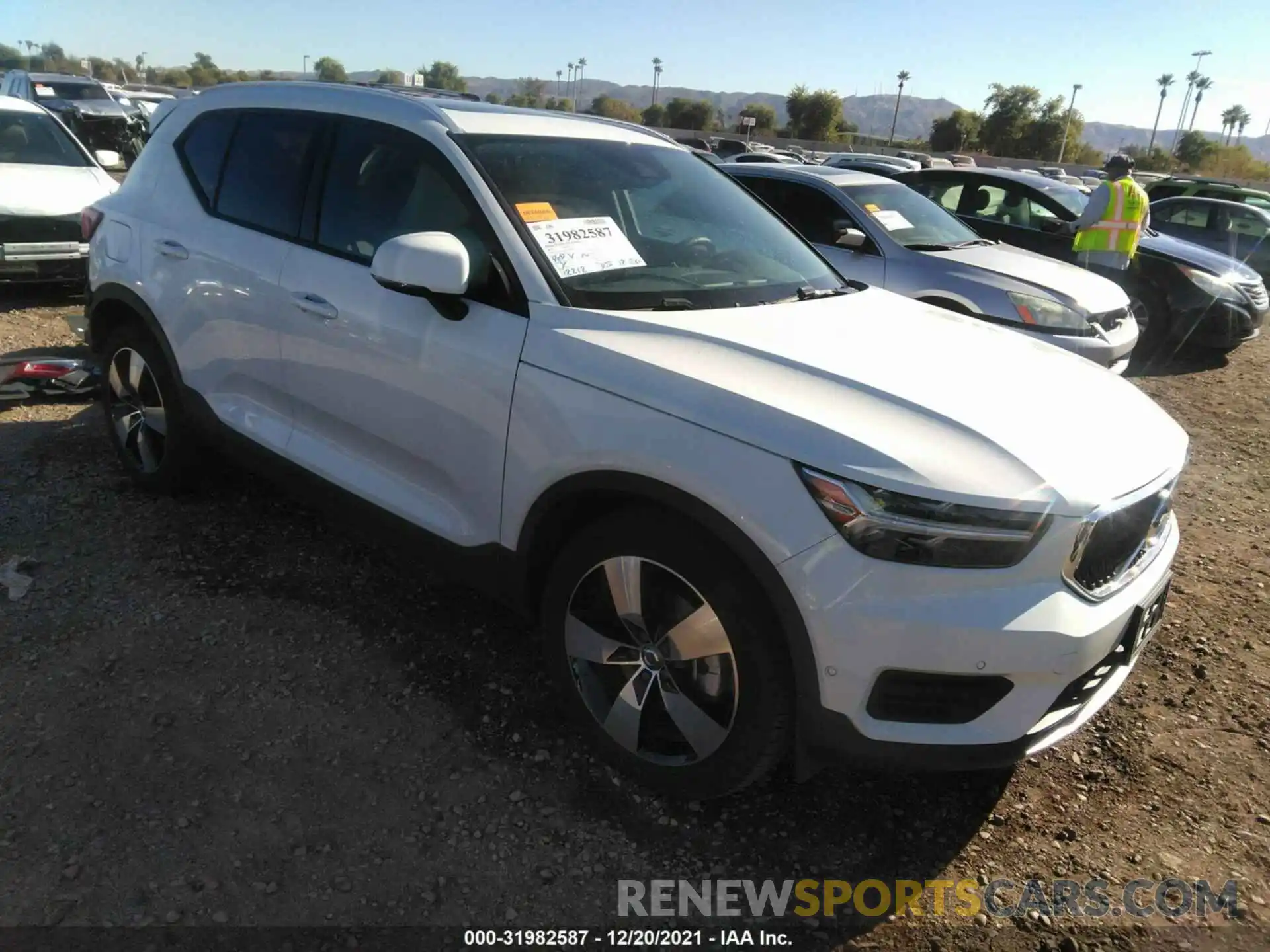 1 Photograph of a damaged car YV4162UK5K2086646 VOLVO XC40 2019