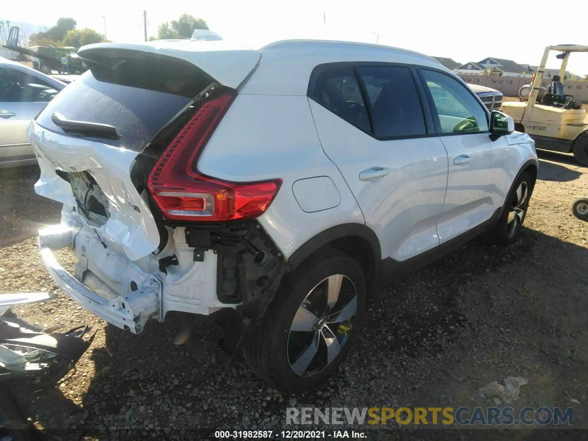 4 Photograph of a damaged car YV4162UK5K2086646 VOLVO XC40 2019